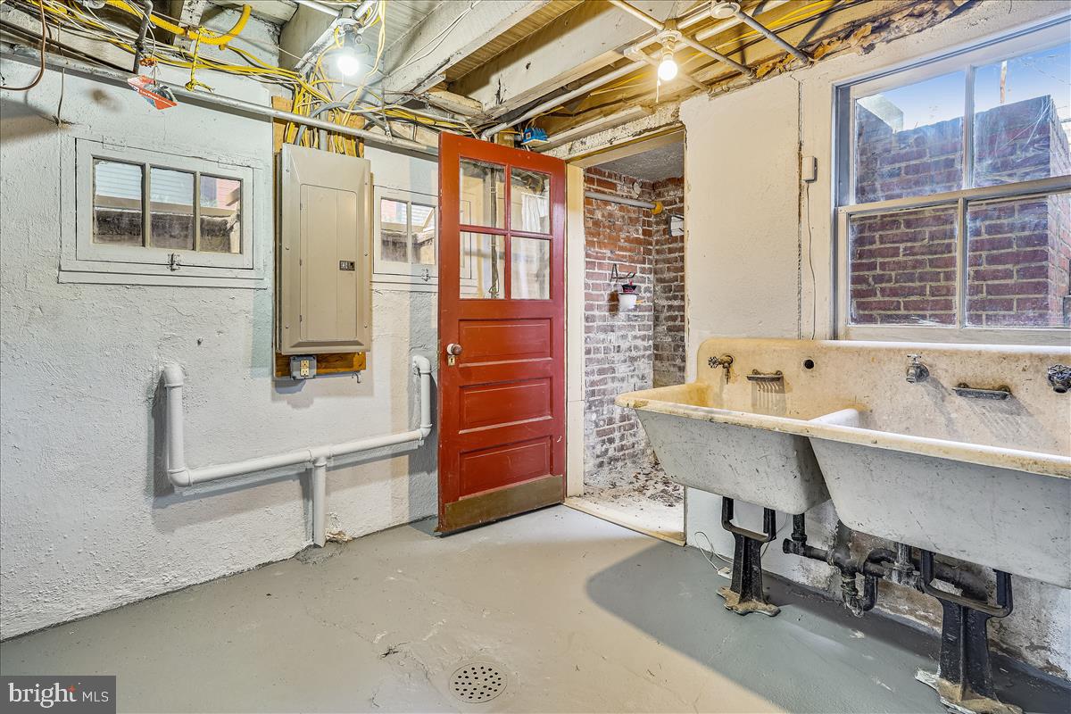 OLD TOWN ALEXANDRIA - Residential