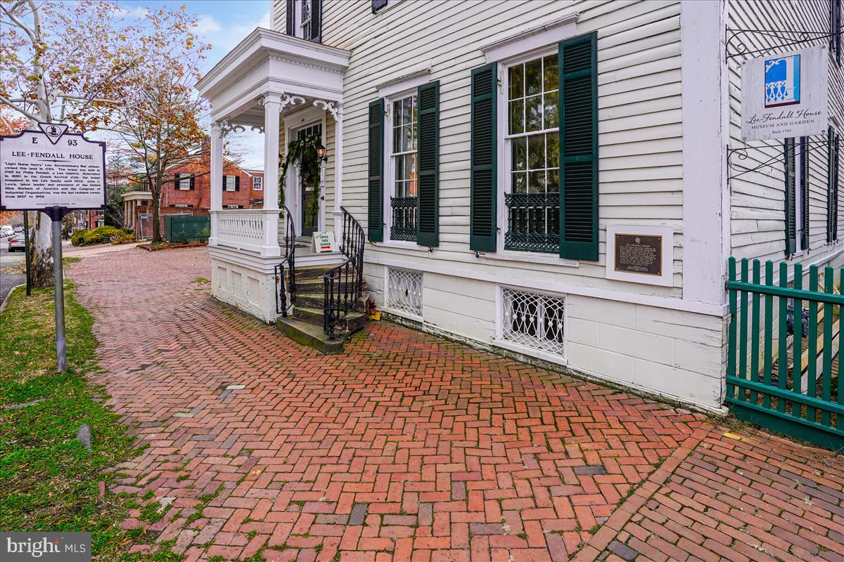 OLD TOWN ALEXANDRIA - Residential