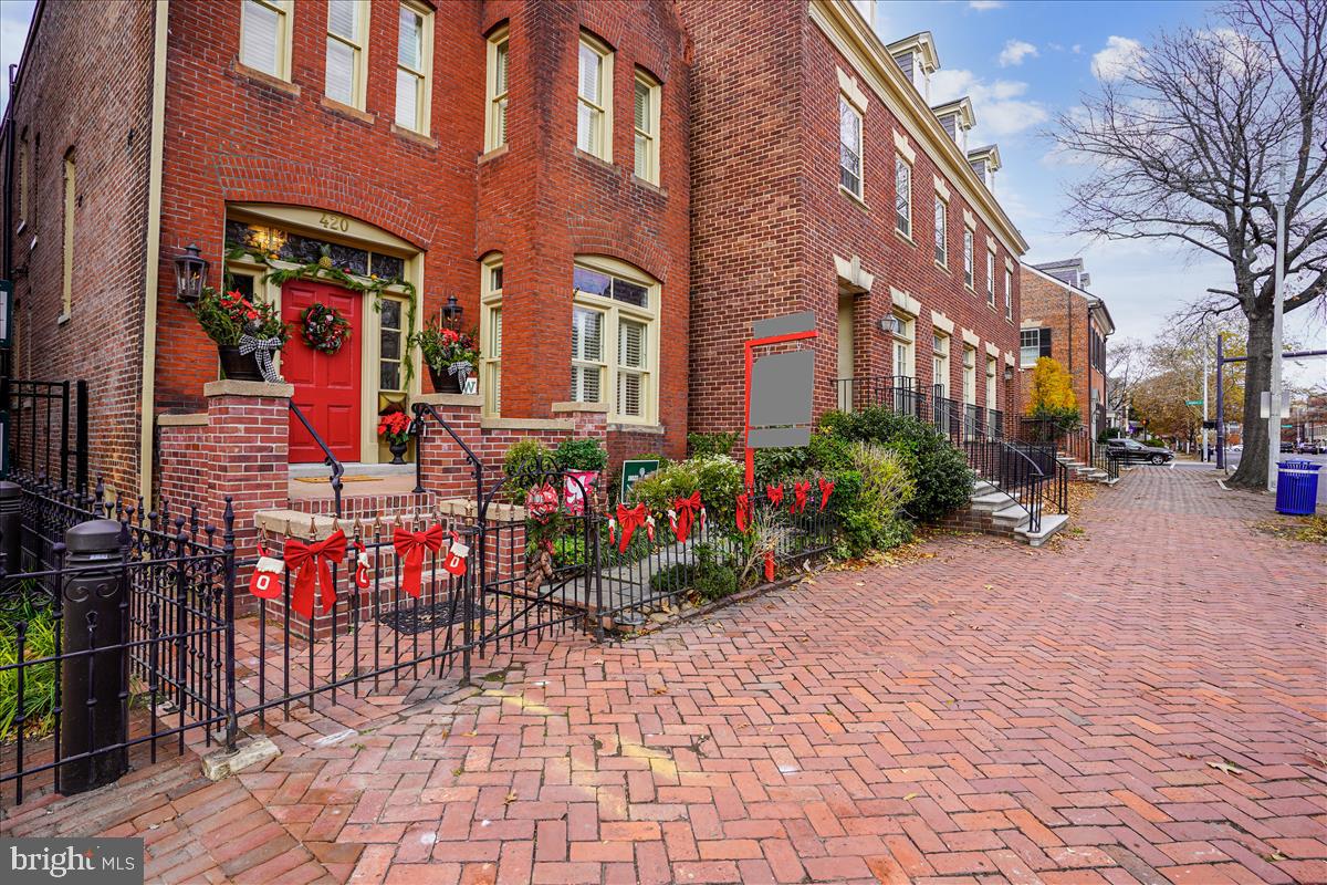 OLD TOWN ALEXANDRIA - Residential