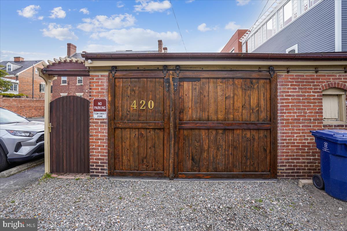 OLD TOWN ALEXANDRIA - Residential