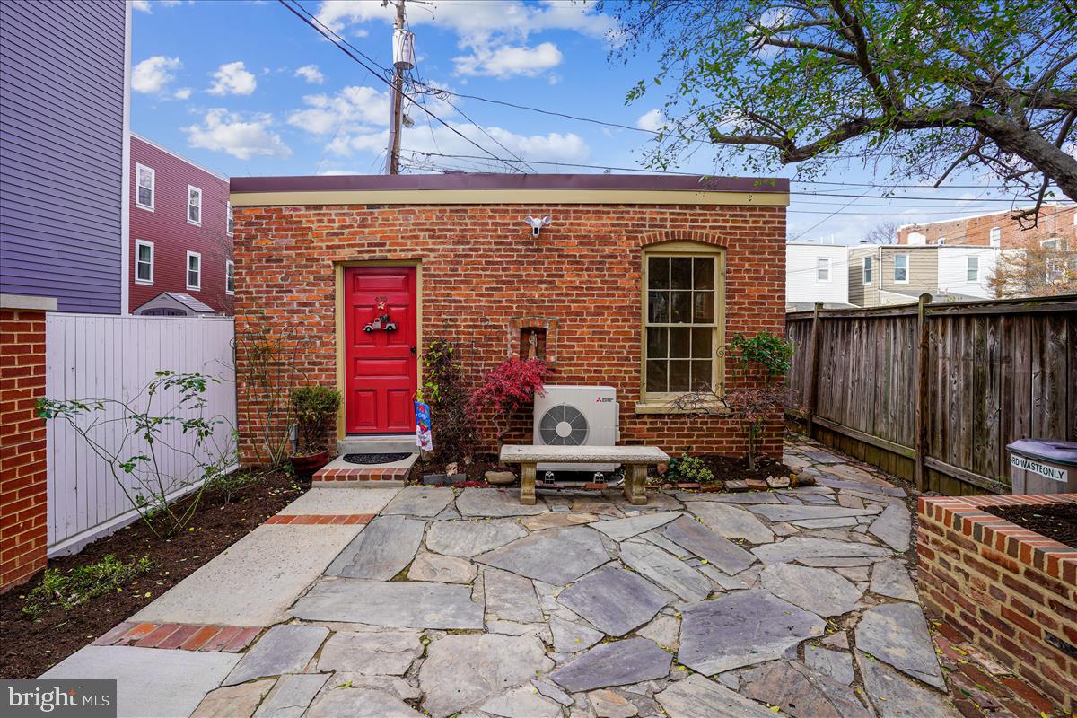 OLD TOWN ALEXANDRIA - Residential