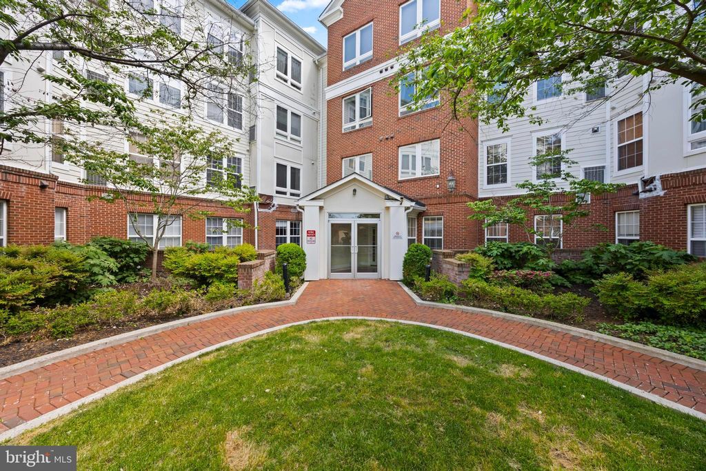 Photo of 801 S Greenbrier Street #215, ARLINGTON, VA 22204 (MLS # VAAR2069468)