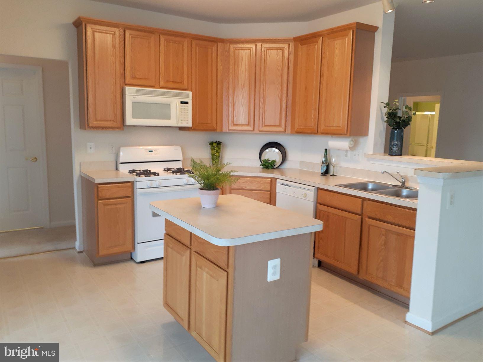 TAYLOR RIDGE CONDOMINIUMS - Residential