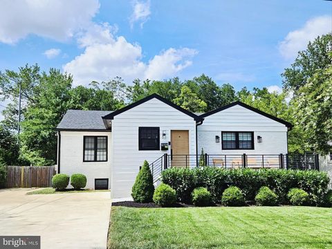 Photo of 9721 Bellevue Drive, BETHESDA, MD 20814 (MLS # MDMC2203912)