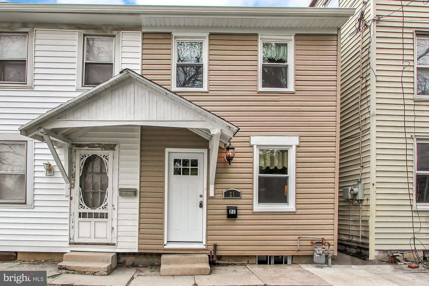 You'll enjoy this 3 bedroom in Middletown with a fenced in back yard. This home has been fully renovated  and is ready for you to move right in.