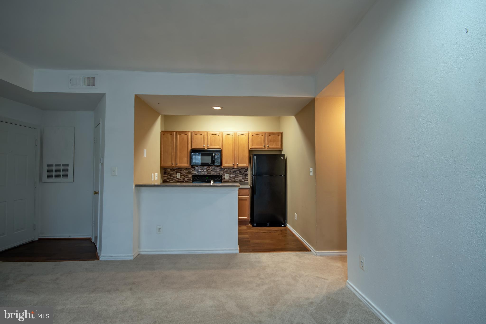 PENDERBROOK SQUARE CONDOMINIUMS - Residential Lease