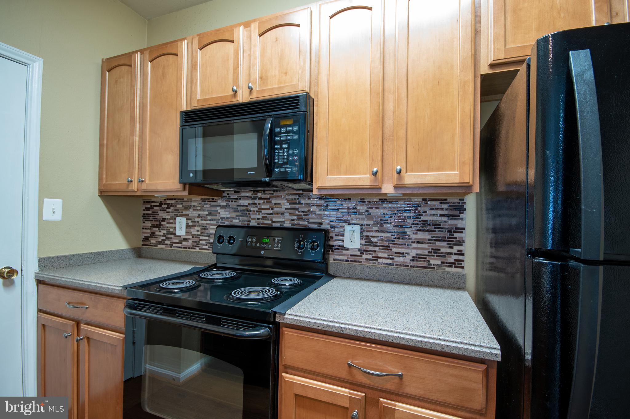 PENDERBROOK SQUARE CONDOMINIUMS - Residential Lease