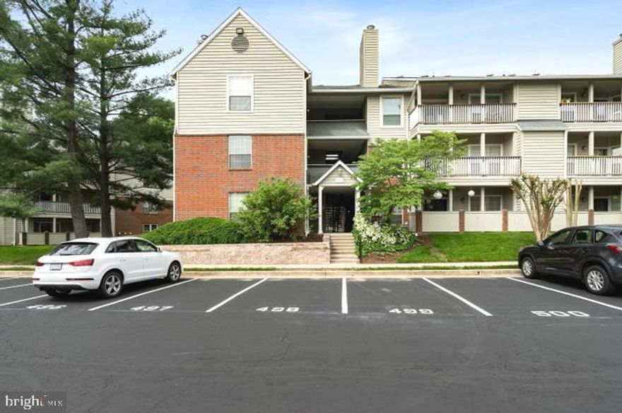 Natural lit 1-bedroom condominium is ready for you call it home. Charming condo in Penderbrook Square. Brand new high-end laminate floor through, brand new HVAC, high ceilings, spacious master bedroom, closet and bathroom with high ceilings, Featuring a wood-burning fireplace, large balcony for you to relax. Reserved parking space for unit with plenty of visitor parking spaces. Highly desired Penderbrook Golf Course community that offers many amenities: swimming pool, fitness center, walking trails and tot-lots. Conveniently Located right off I-66 and Route 50. Minutes from Wiehle and Vienna Metro and commuter bus is around the corner. Close to Fair Oaks Mall, Fairfax Corner, Reston Town Center, Wegmans, Wholefoods, and several restaurants and shops. Condo is at Level 1 so no climbing stairs. Please call listing agent for showings and questions.