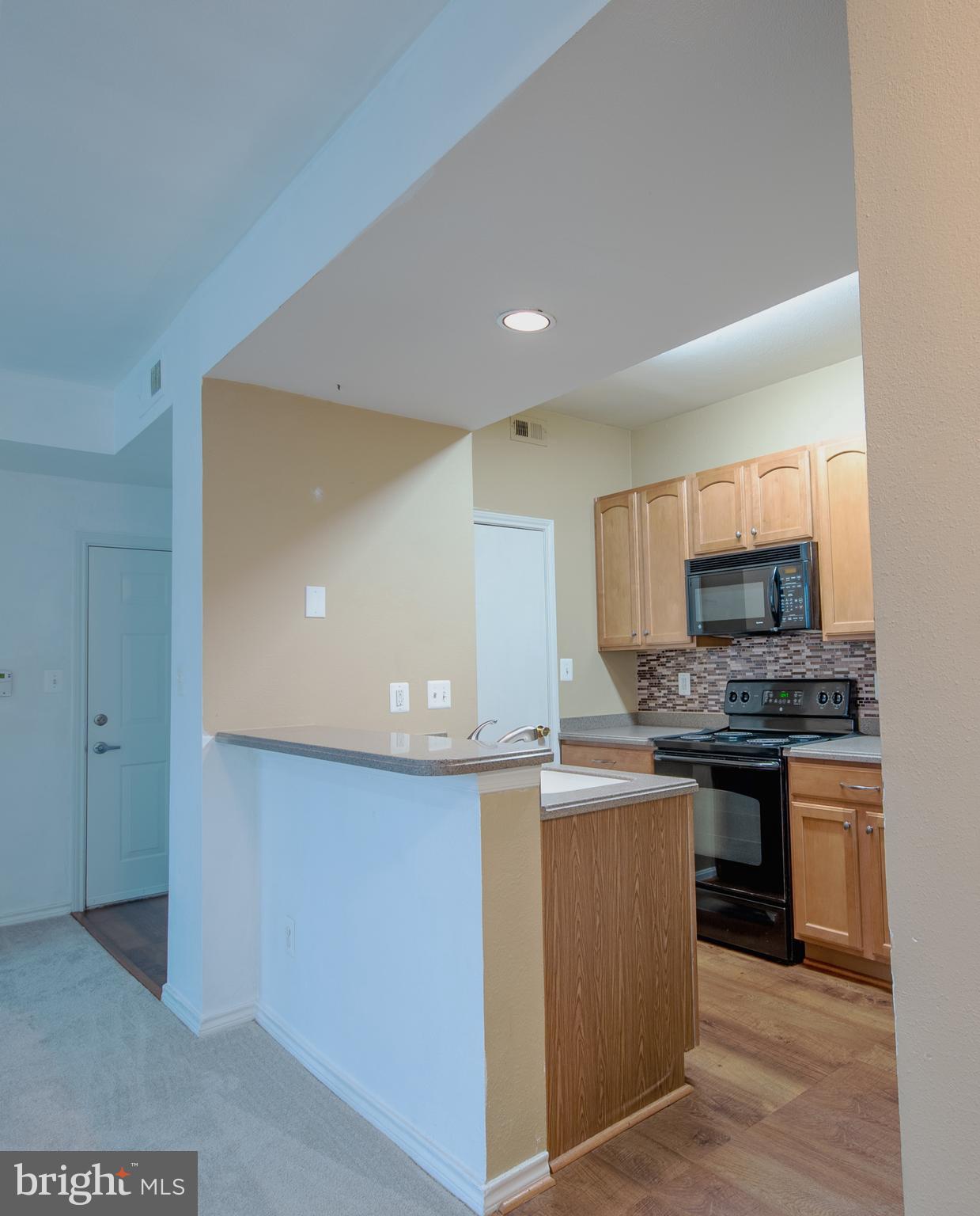 PENDERBROOK SQUARE CONDOMINIUMS - Residential Lease