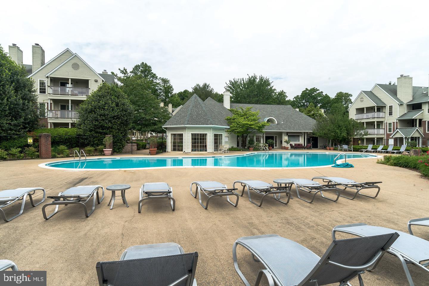 PENDERBROOK SQUARE CONDOMINIUMS - Residential Lease