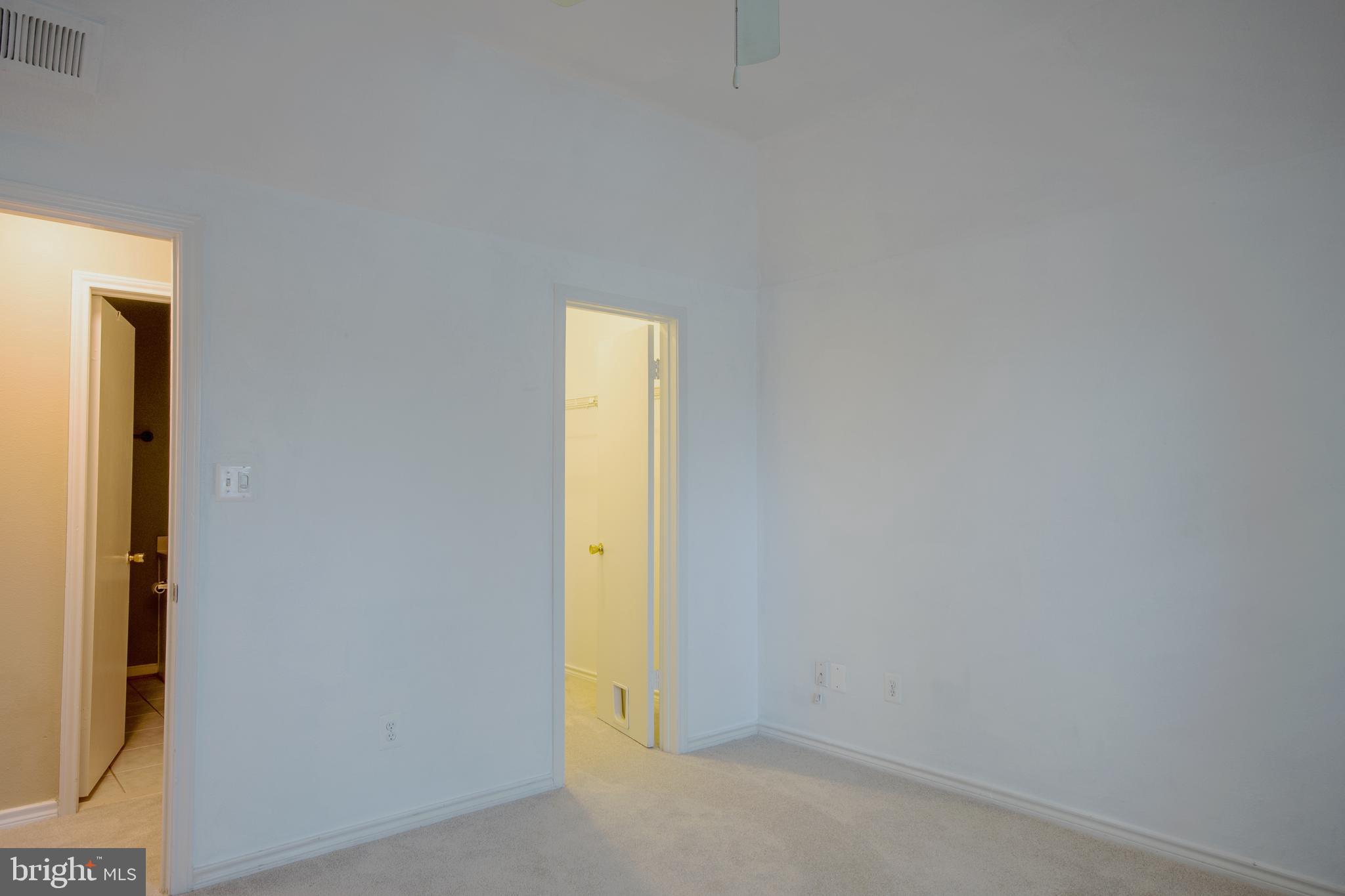 PENDERBROOK SQUARE CONDOMINIUMS - Residential Lease