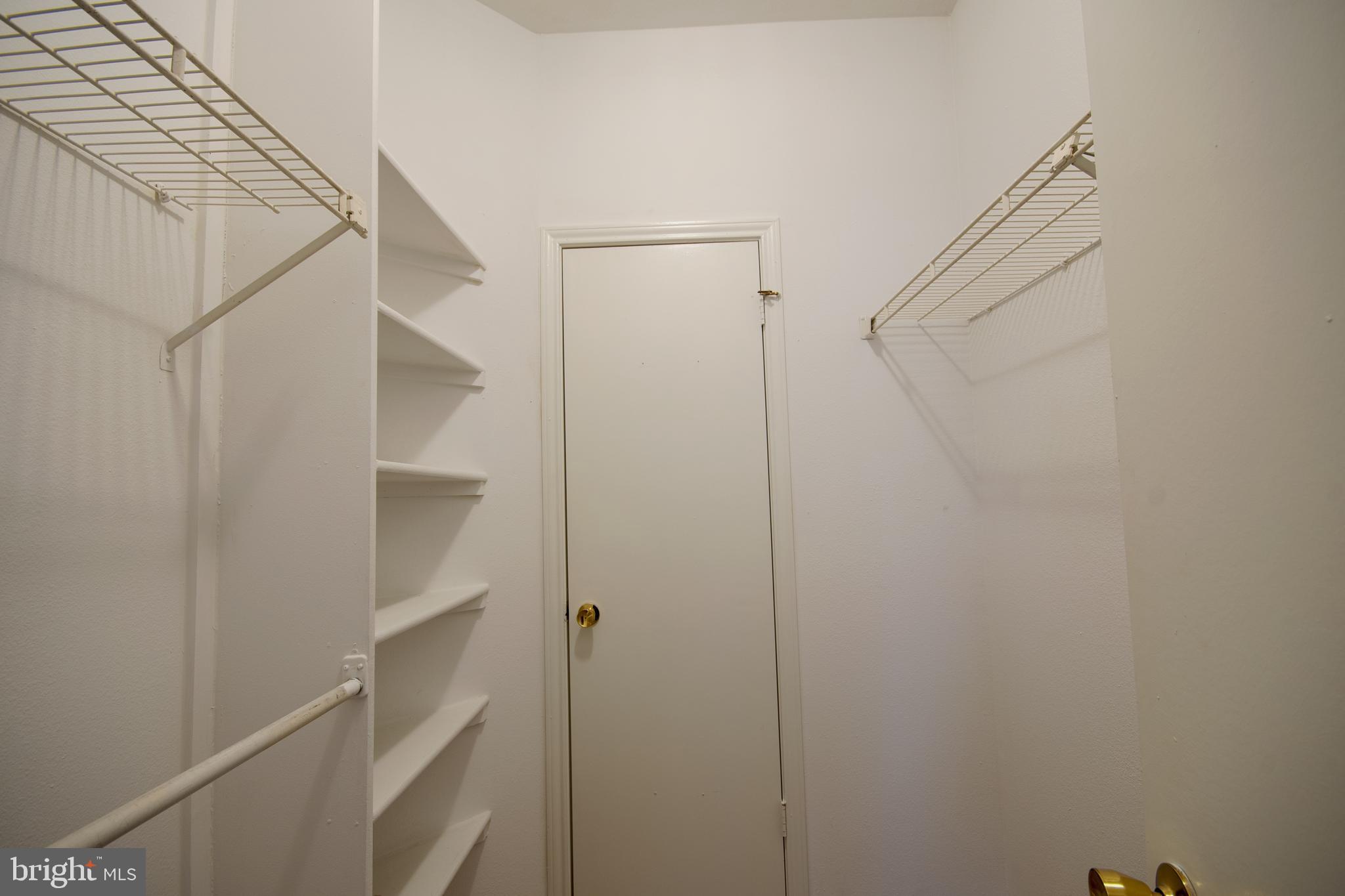 PENDERBROOK SQUARE CONDOMINIUMS - Residential Lease