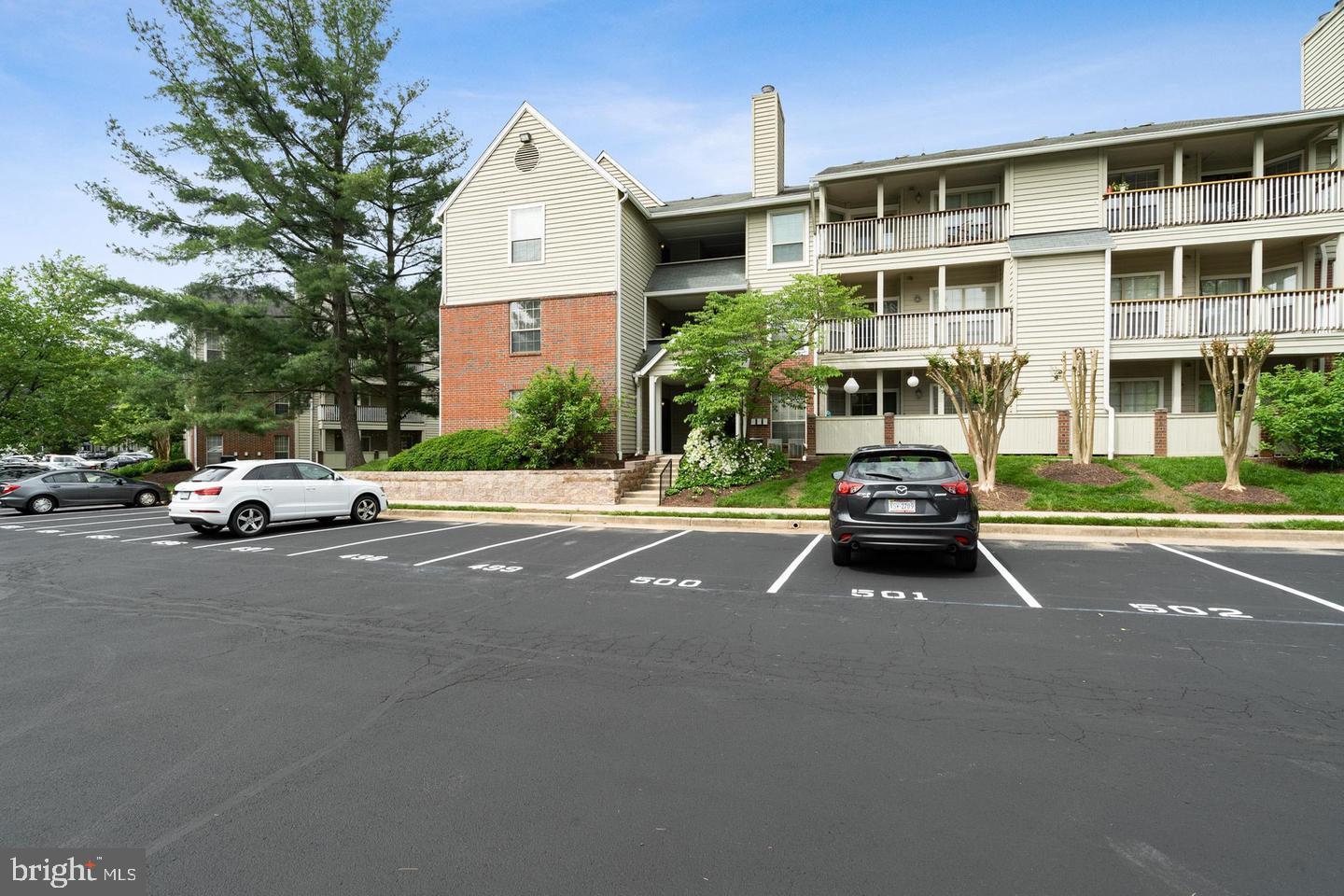 PENDERBROOK SQUARE CONDOMINIUMS - Residential Lease