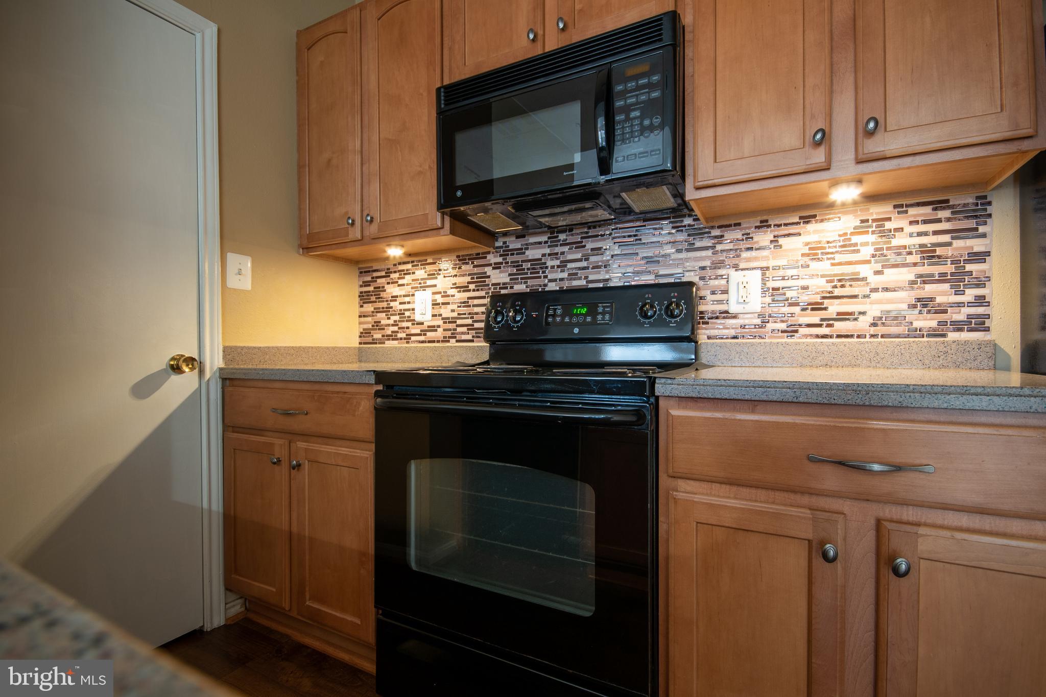 PENDERBROOK SQUARE CONDOMINIUMS - Residential Lease