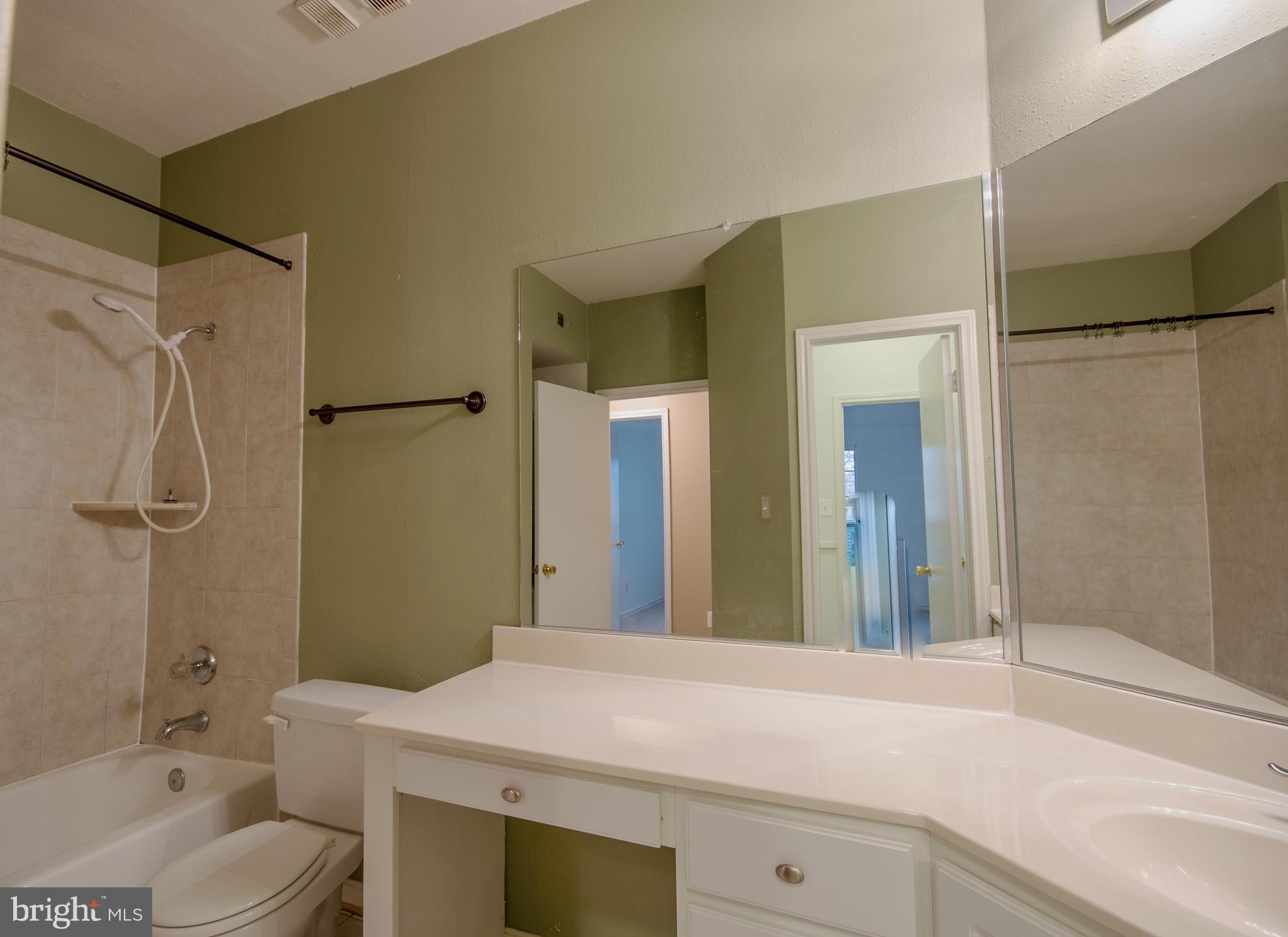 PENDERBROOK SQUARE CONDOMINIUMS - Residential Lease