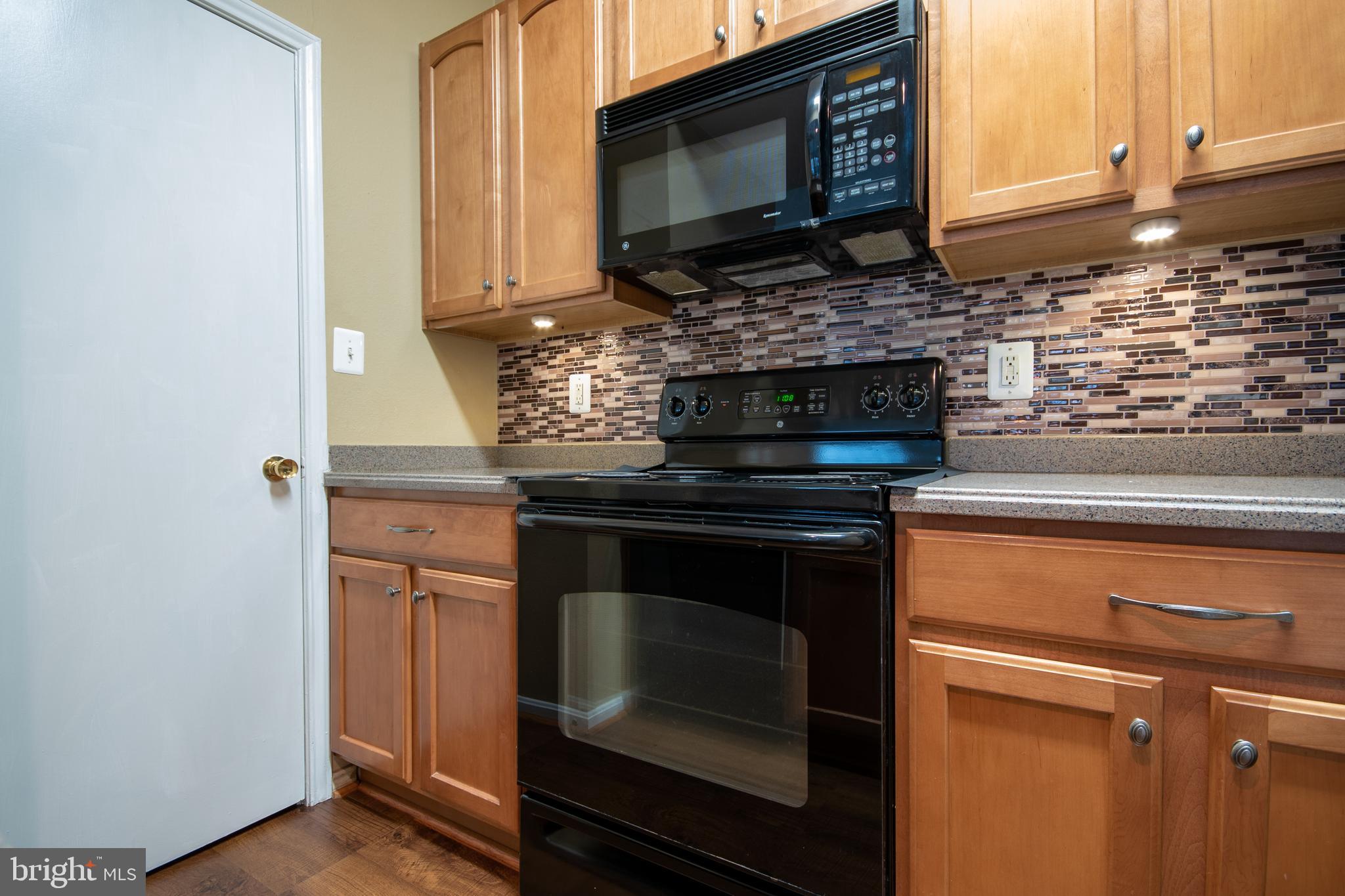 PENDERBROOK SQUARE CONDOMINIUMS - Residential Lease