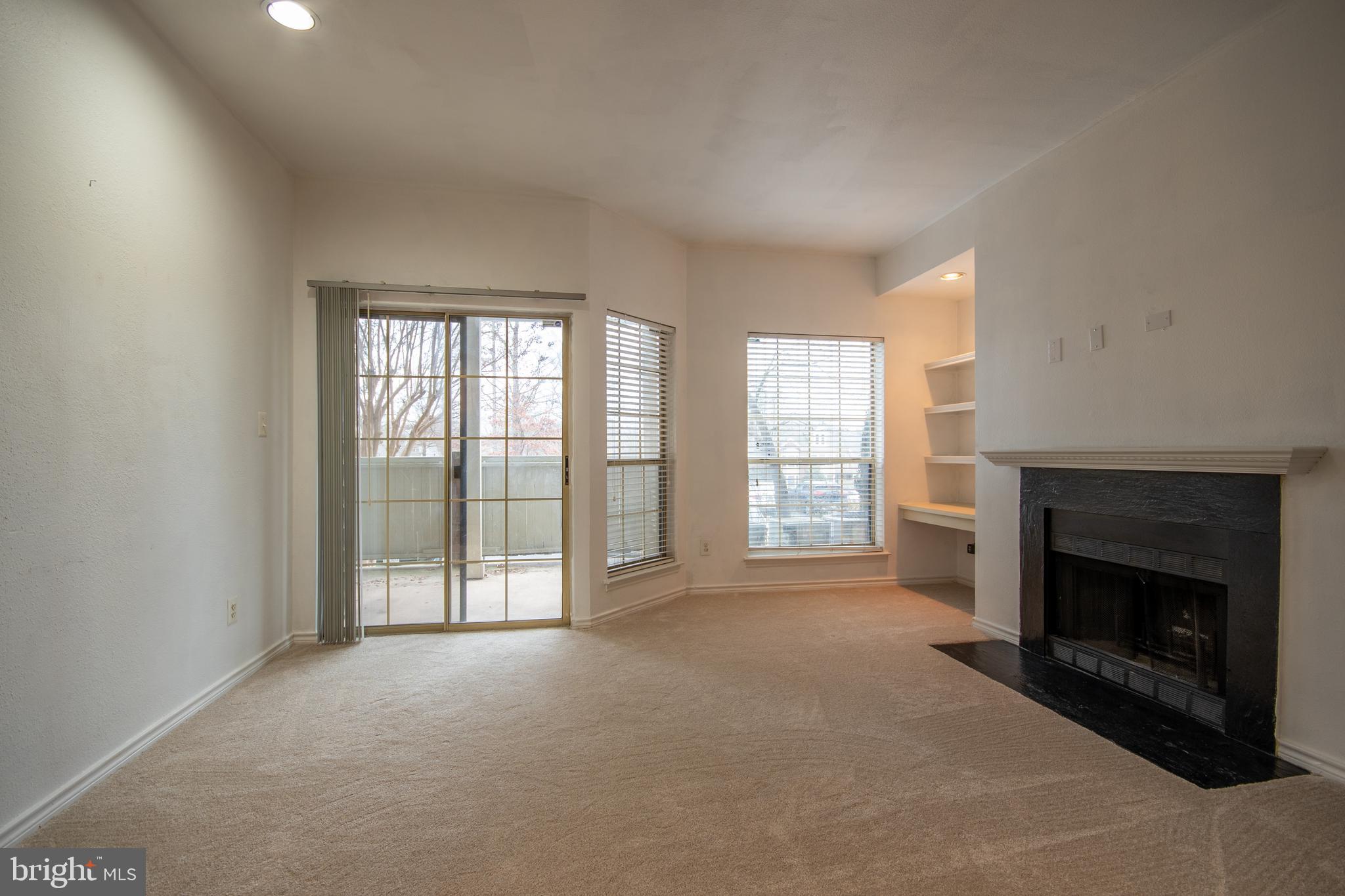 PENDERBROOK SQUARE CONDOMINIUMS - Residential Lease