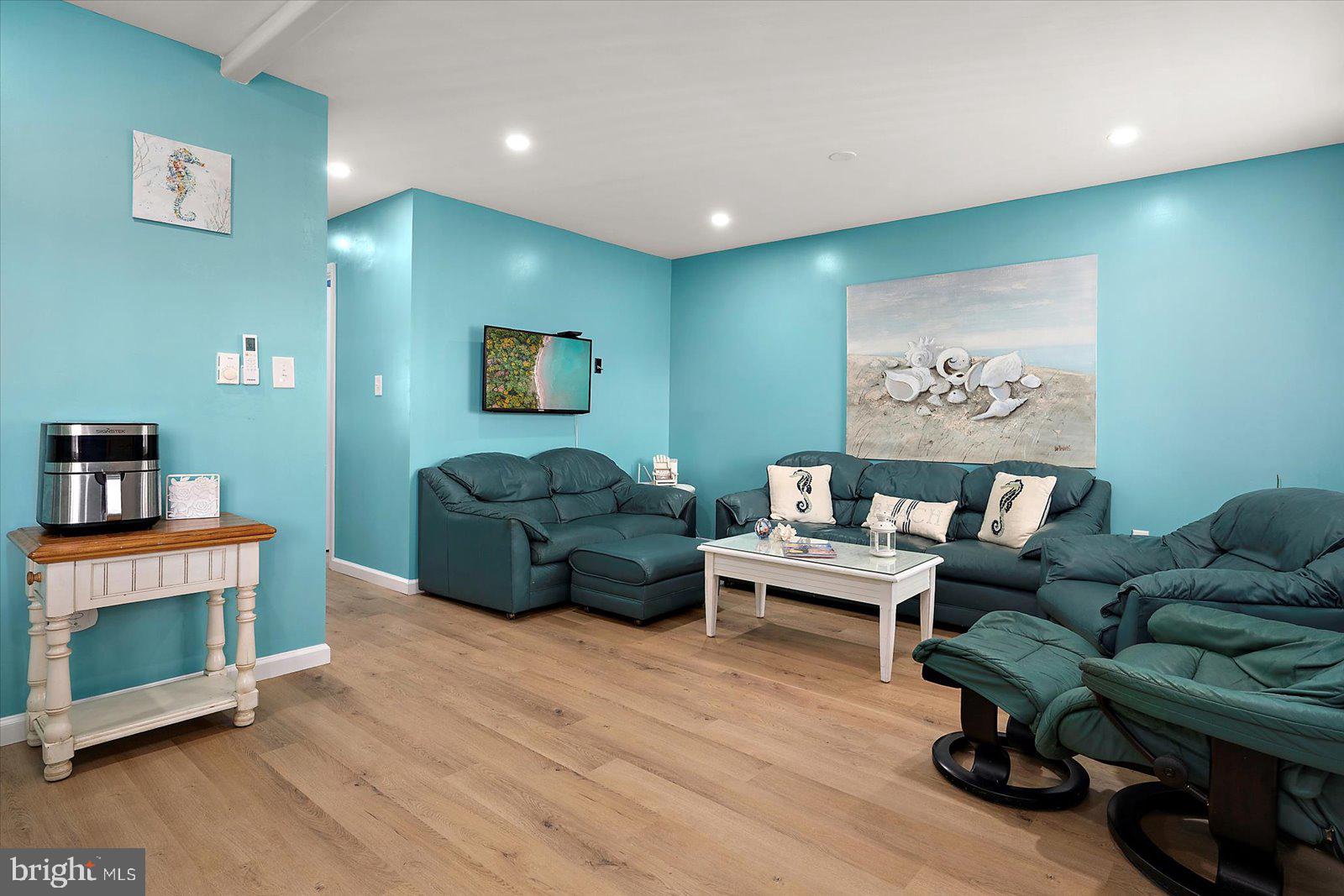 424 LARK LANE E103