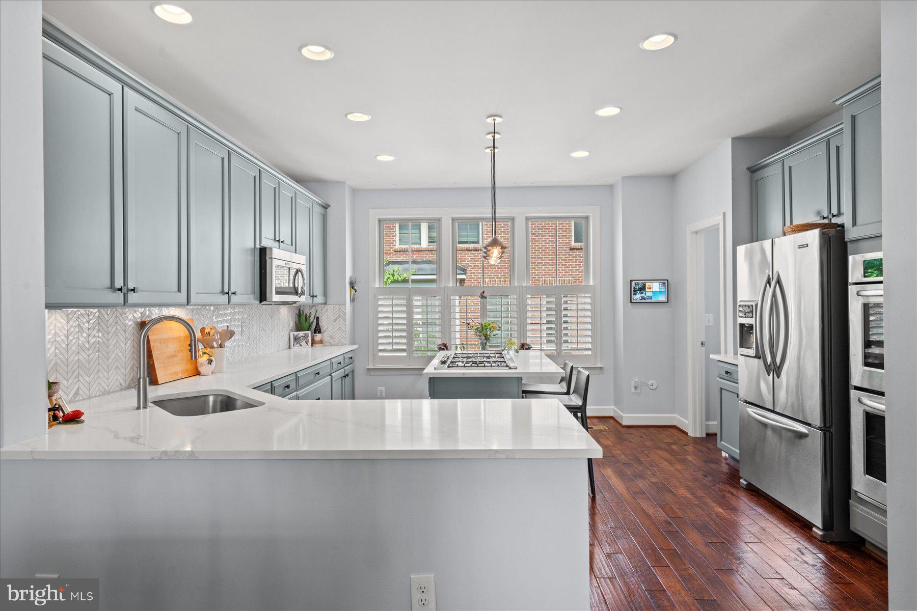 SHIRLINGTON CREST - Residential