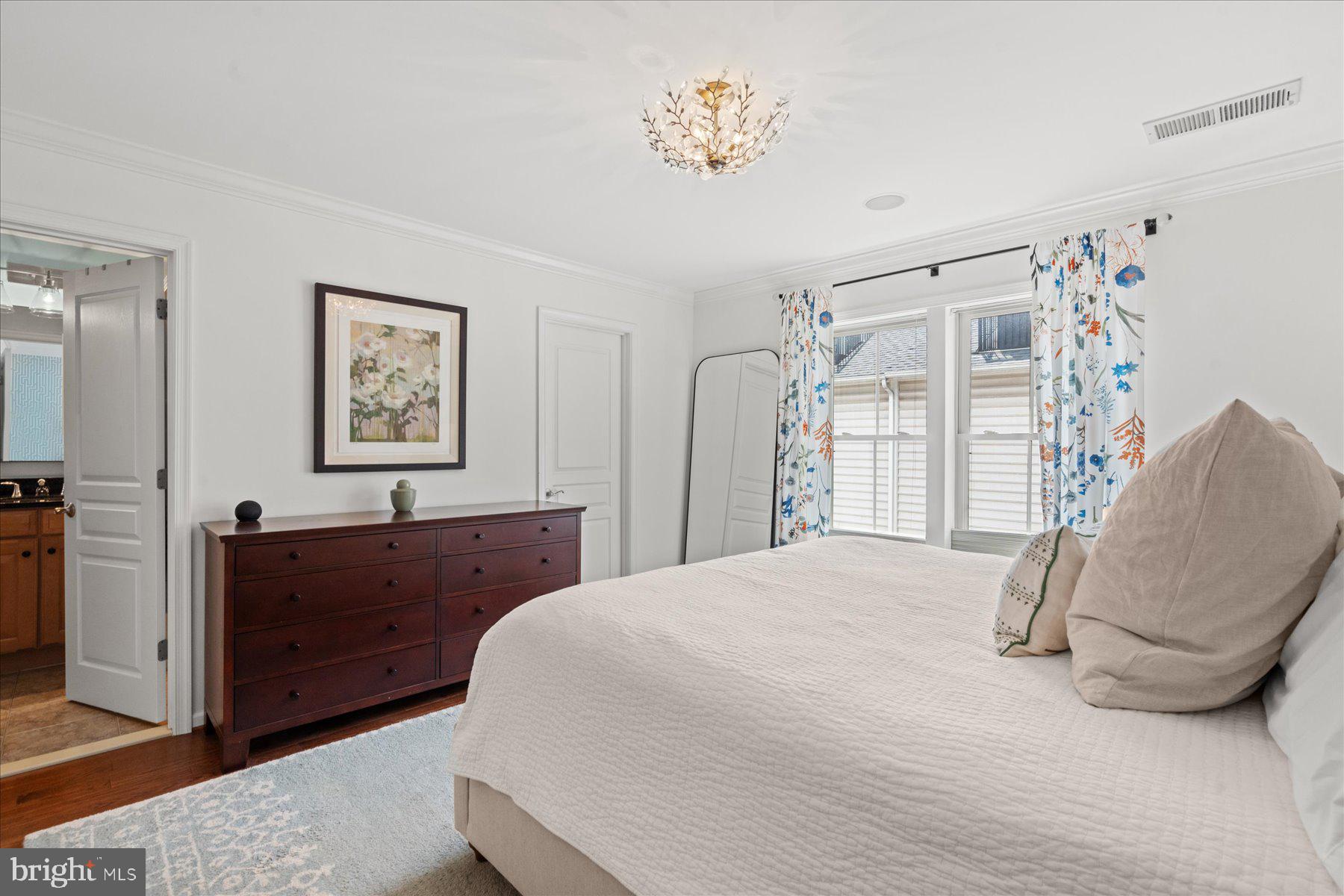 SHIRLINGTON CREST - Residential