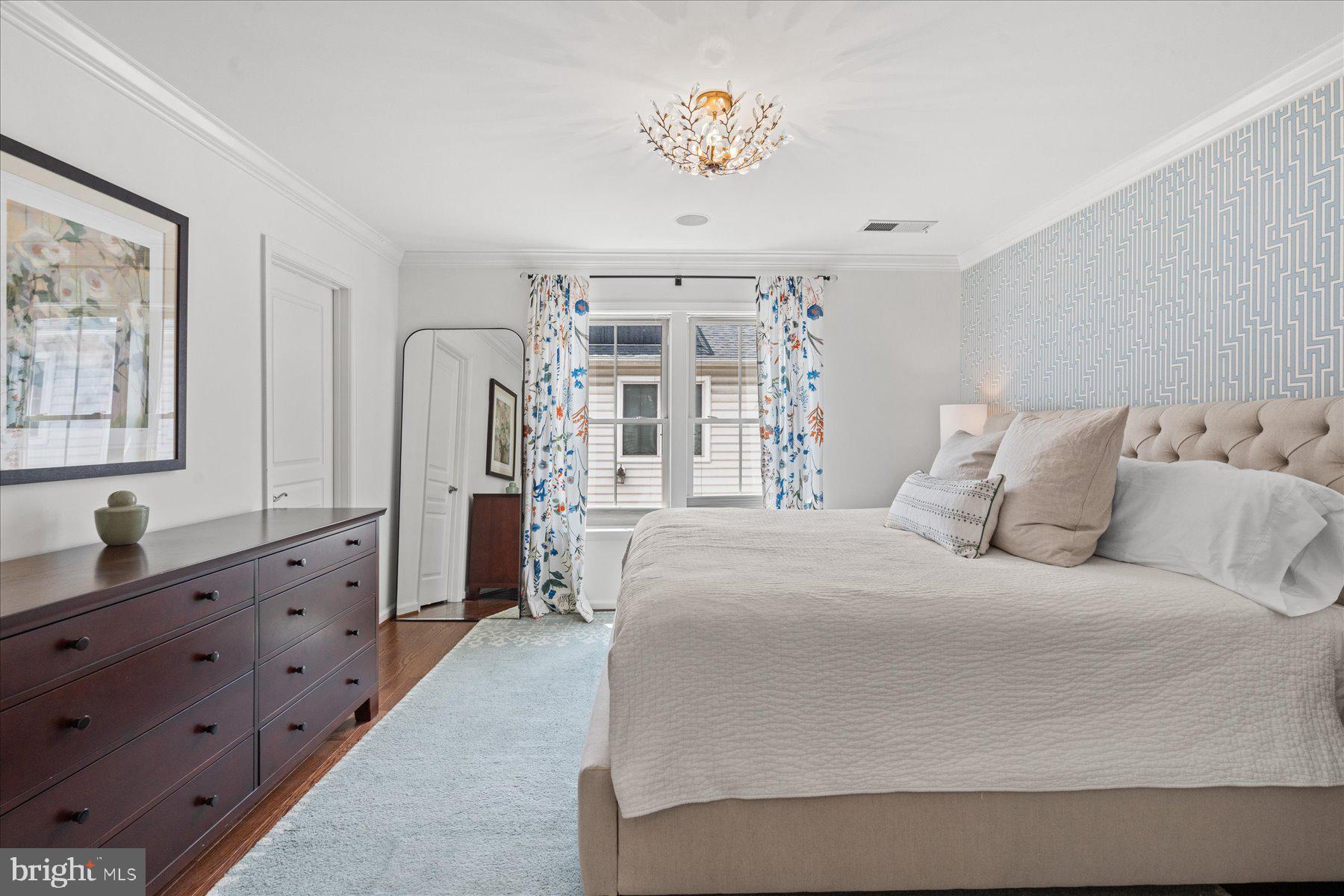 SHIRLINGTON CREST - Residential