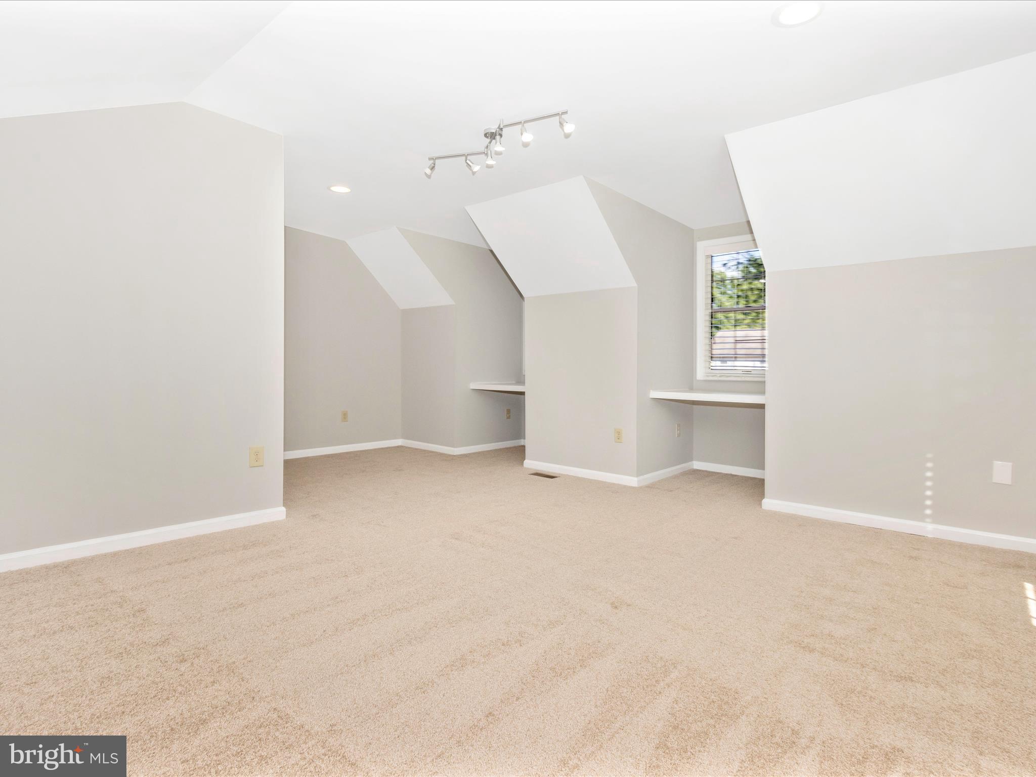 STONEGATE - Residential