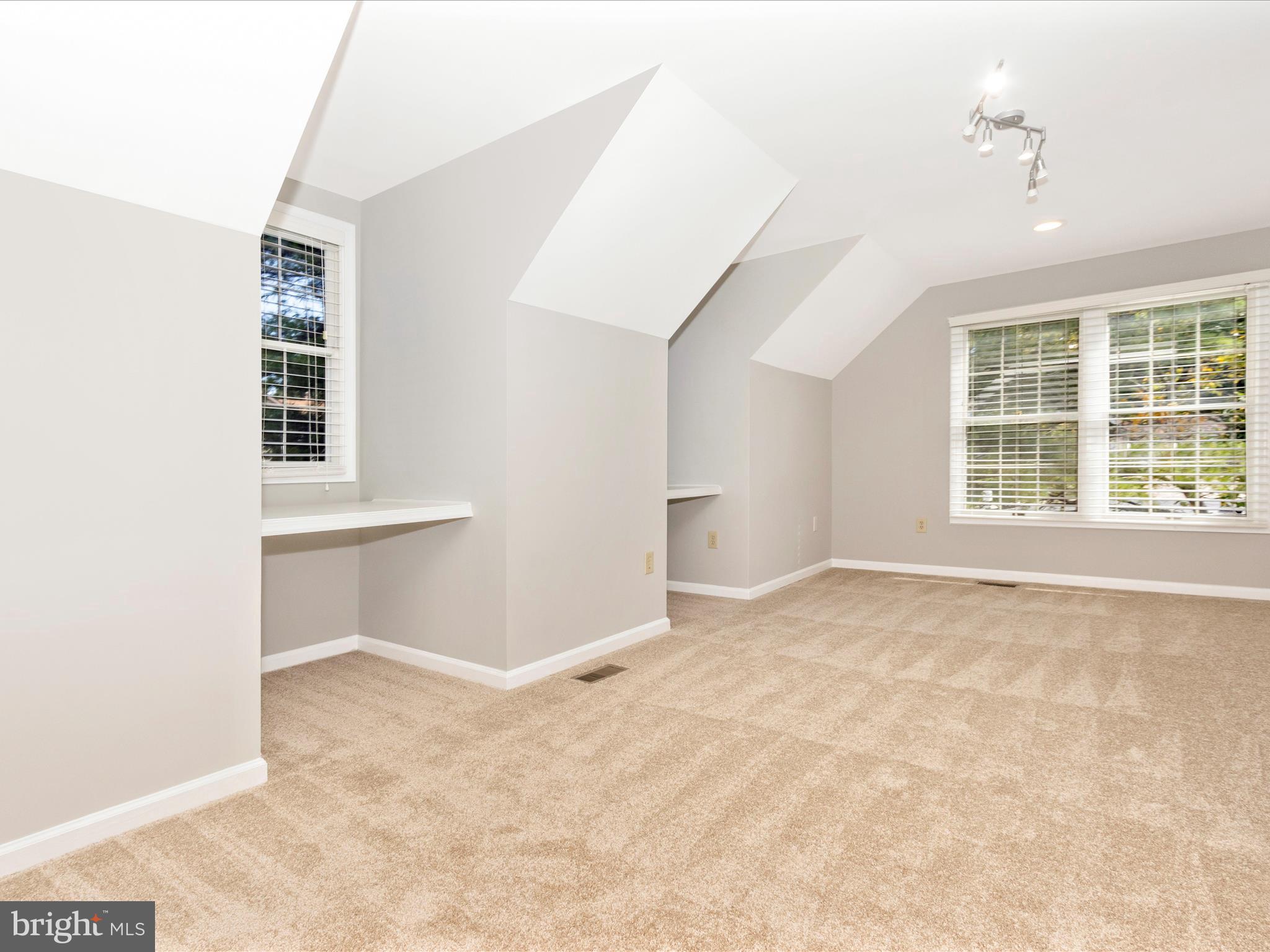 STONEGATE - Residential