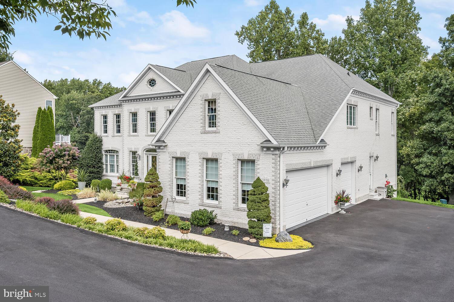 RIVER DOWNS - Residential