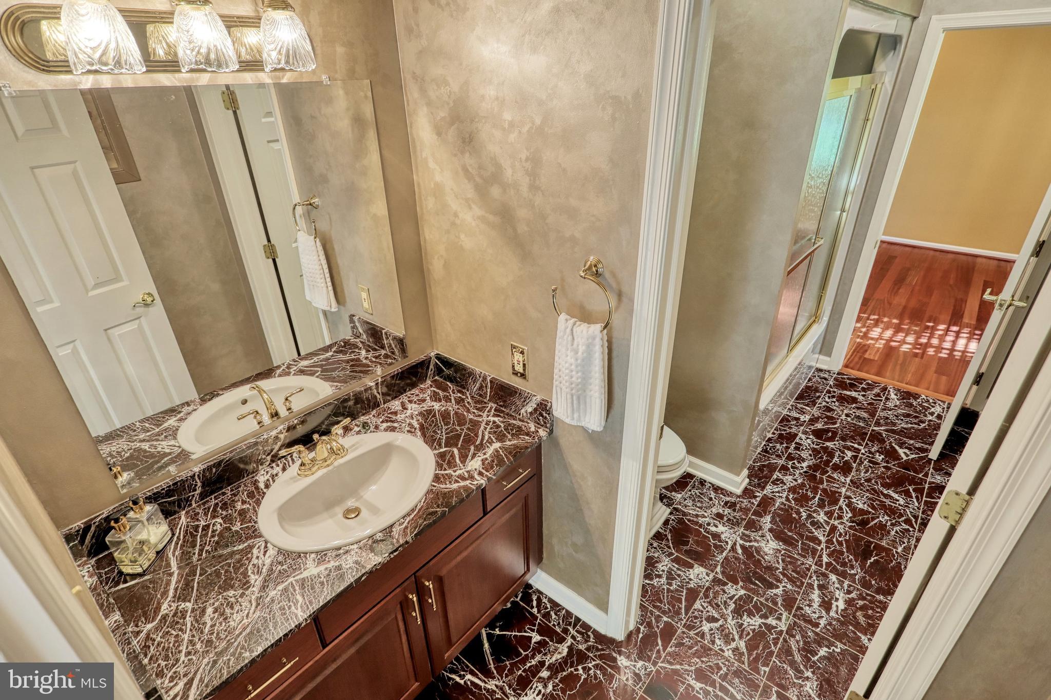 CHARLYN - Residential