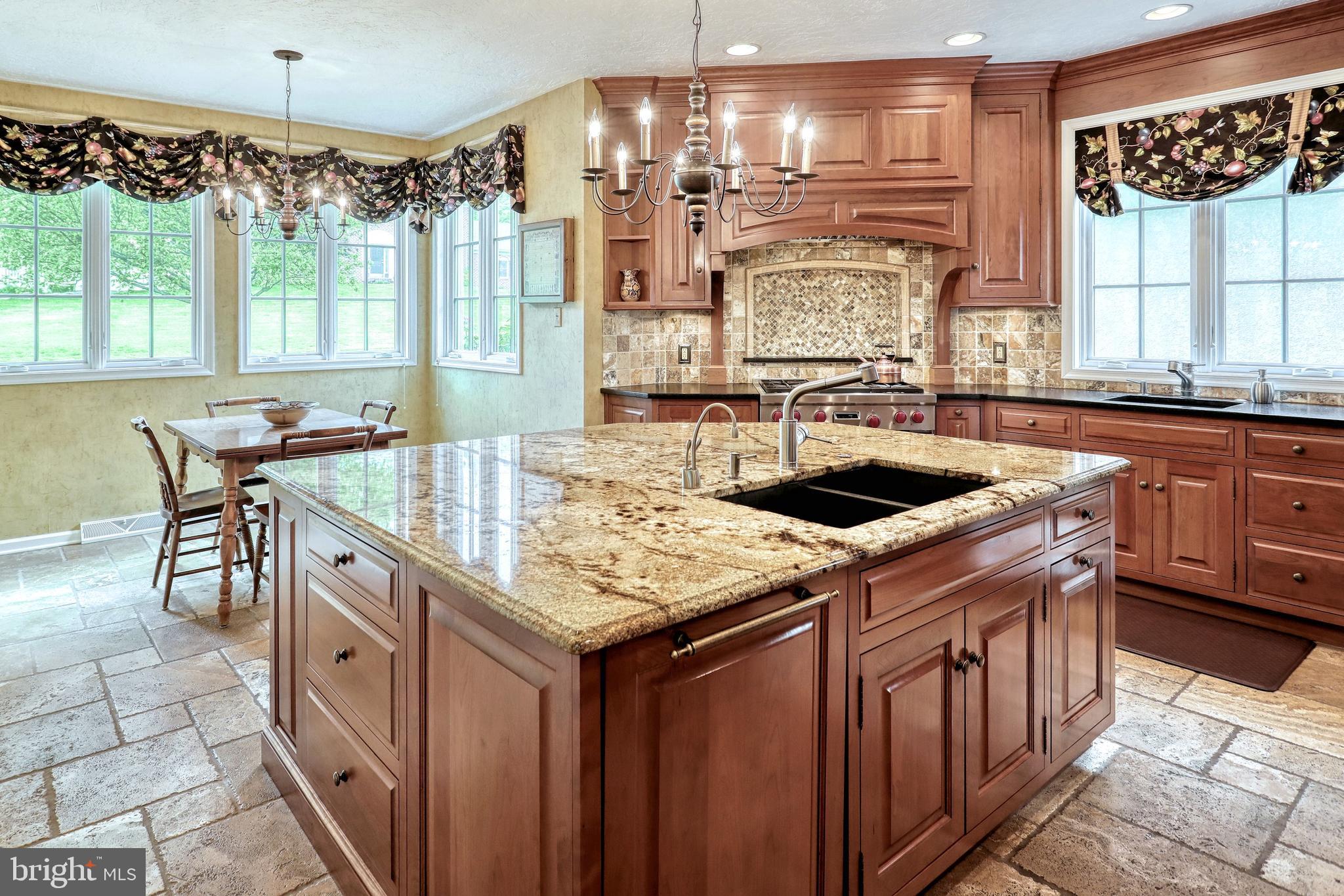 CHARLYN - Residential