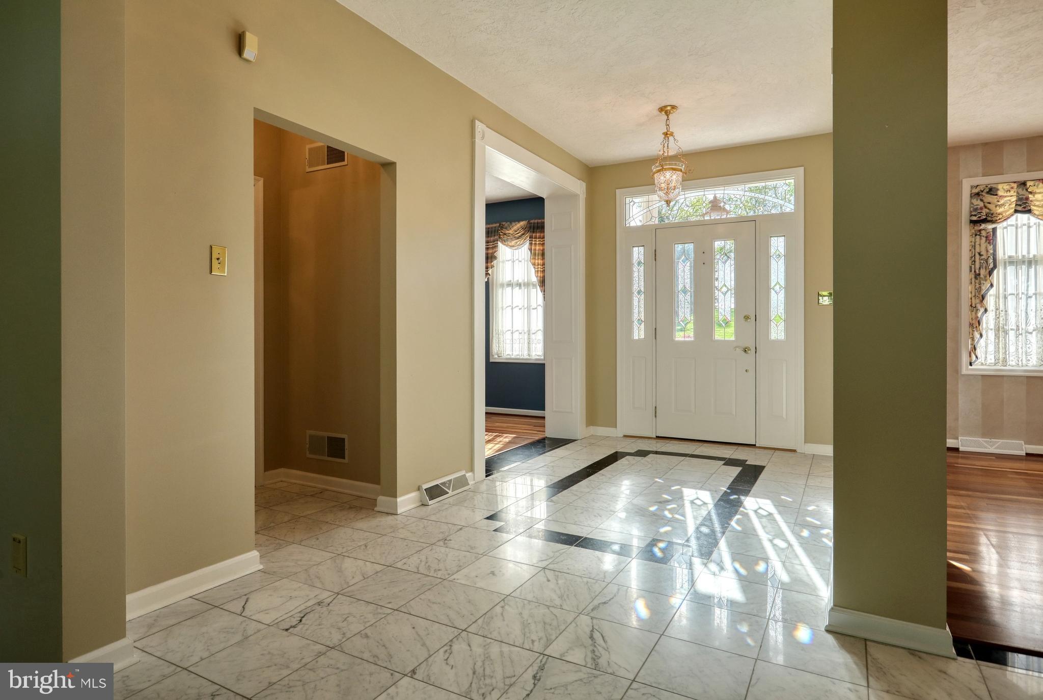 CHARLYN - Residential