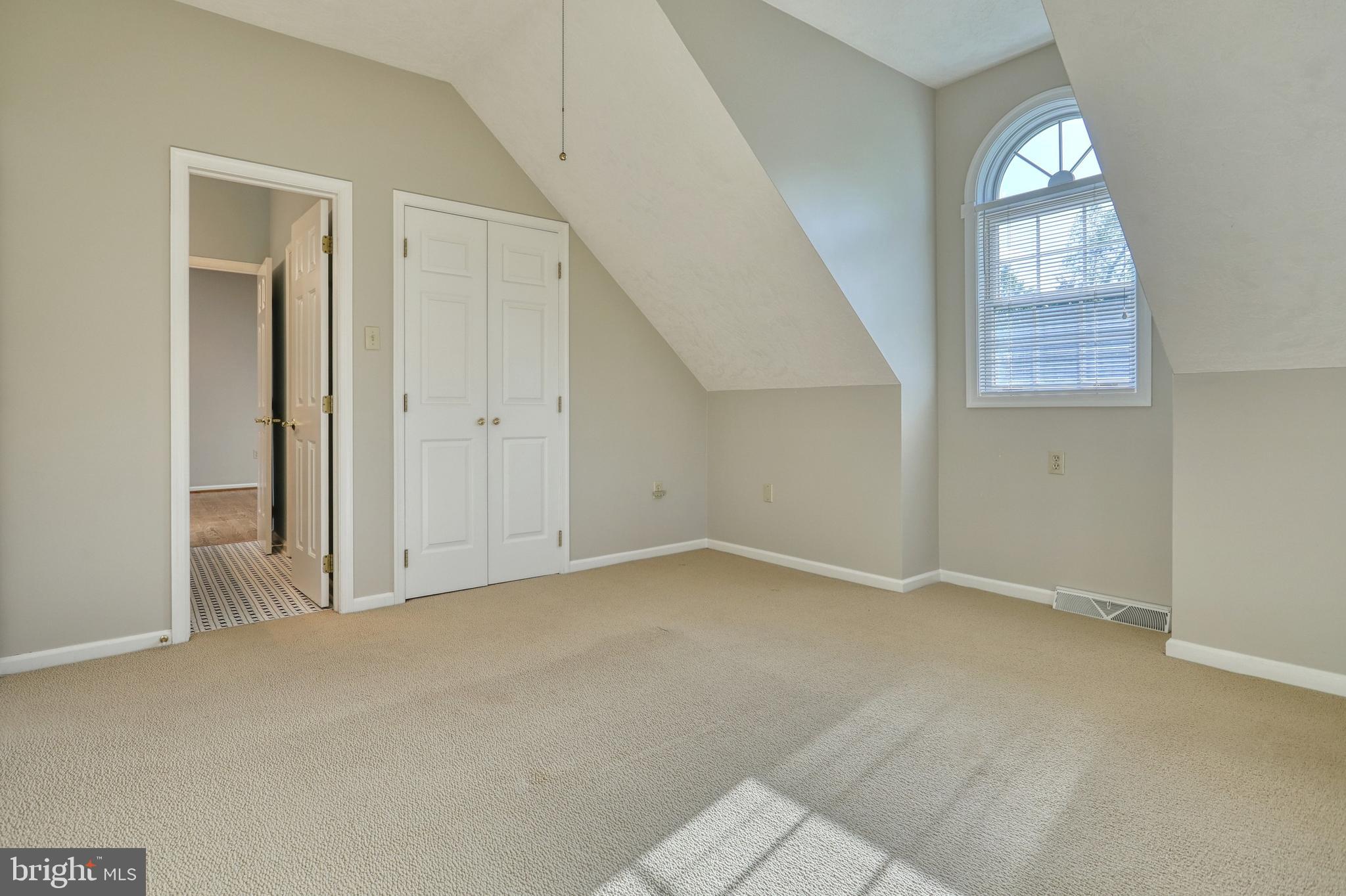 CHARLYN - Residential