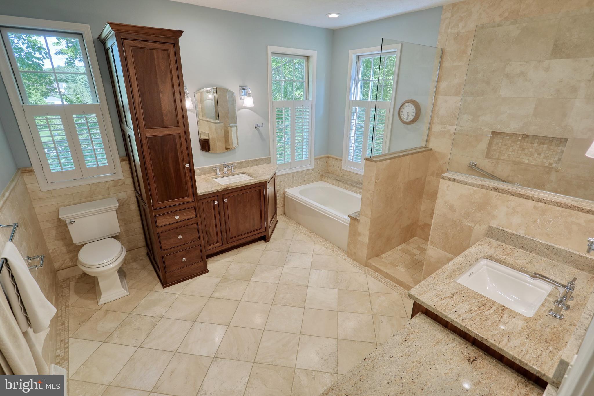 CHARLYN - Residential