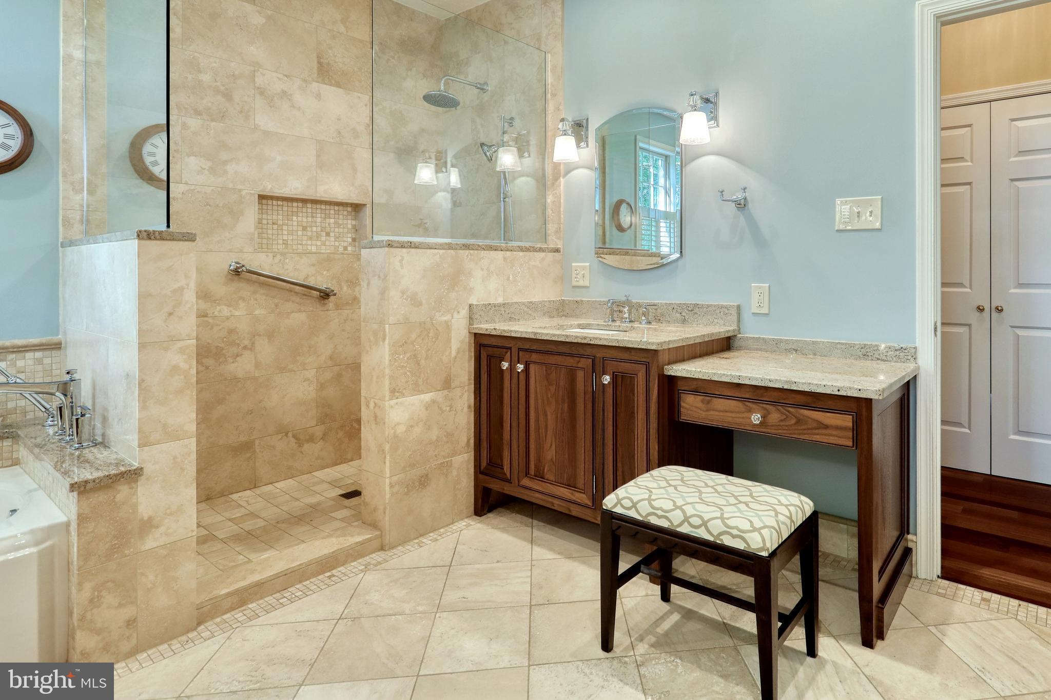 CHARLYN - Residential