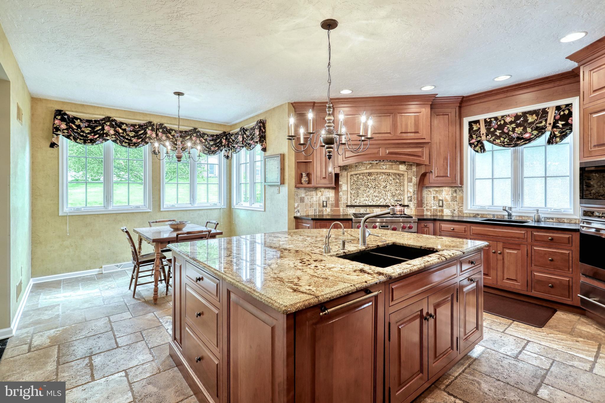 CHARLYN - Residential