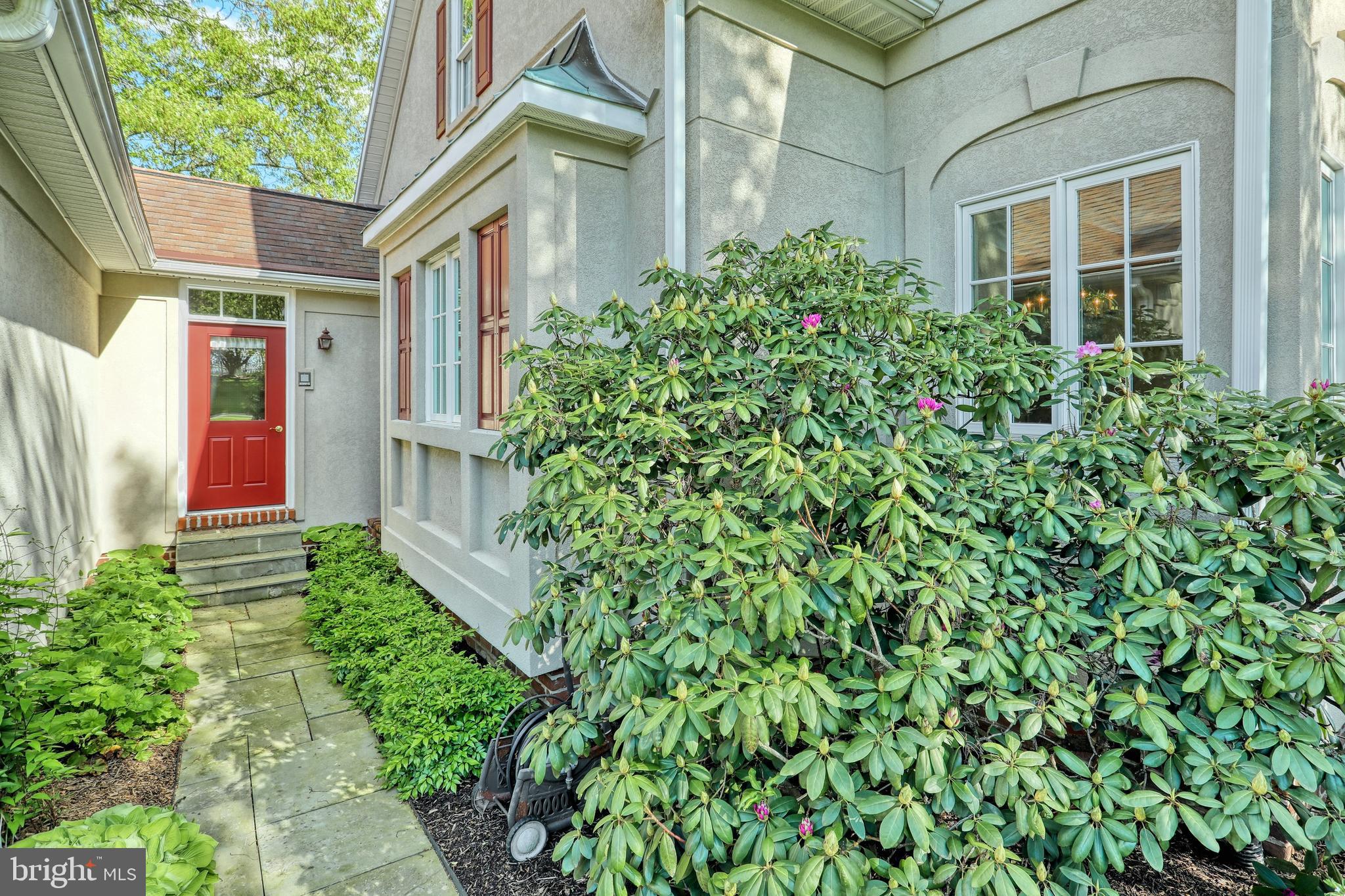 CHARLYN - Residential