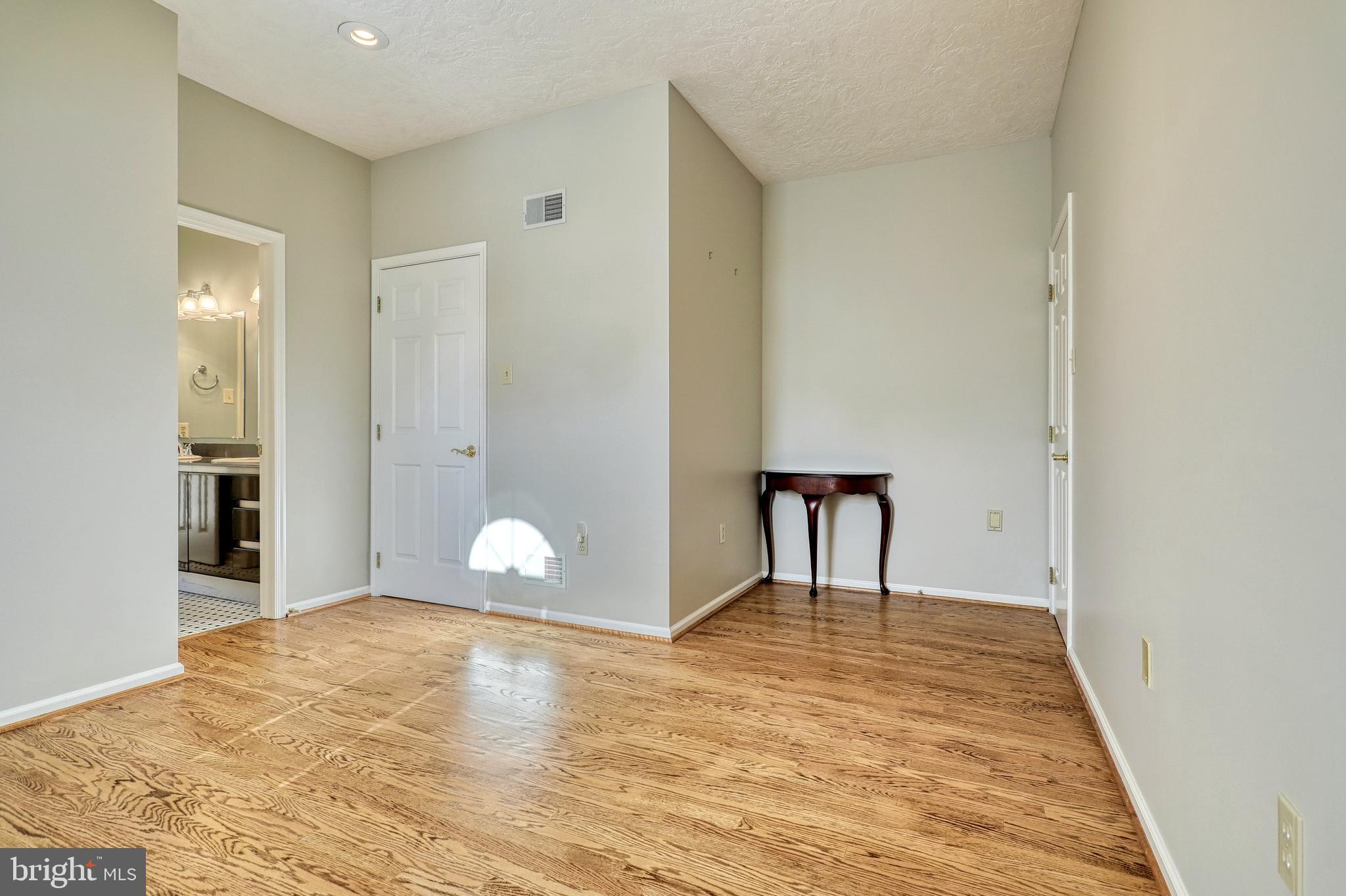 CHARLYN - Residential