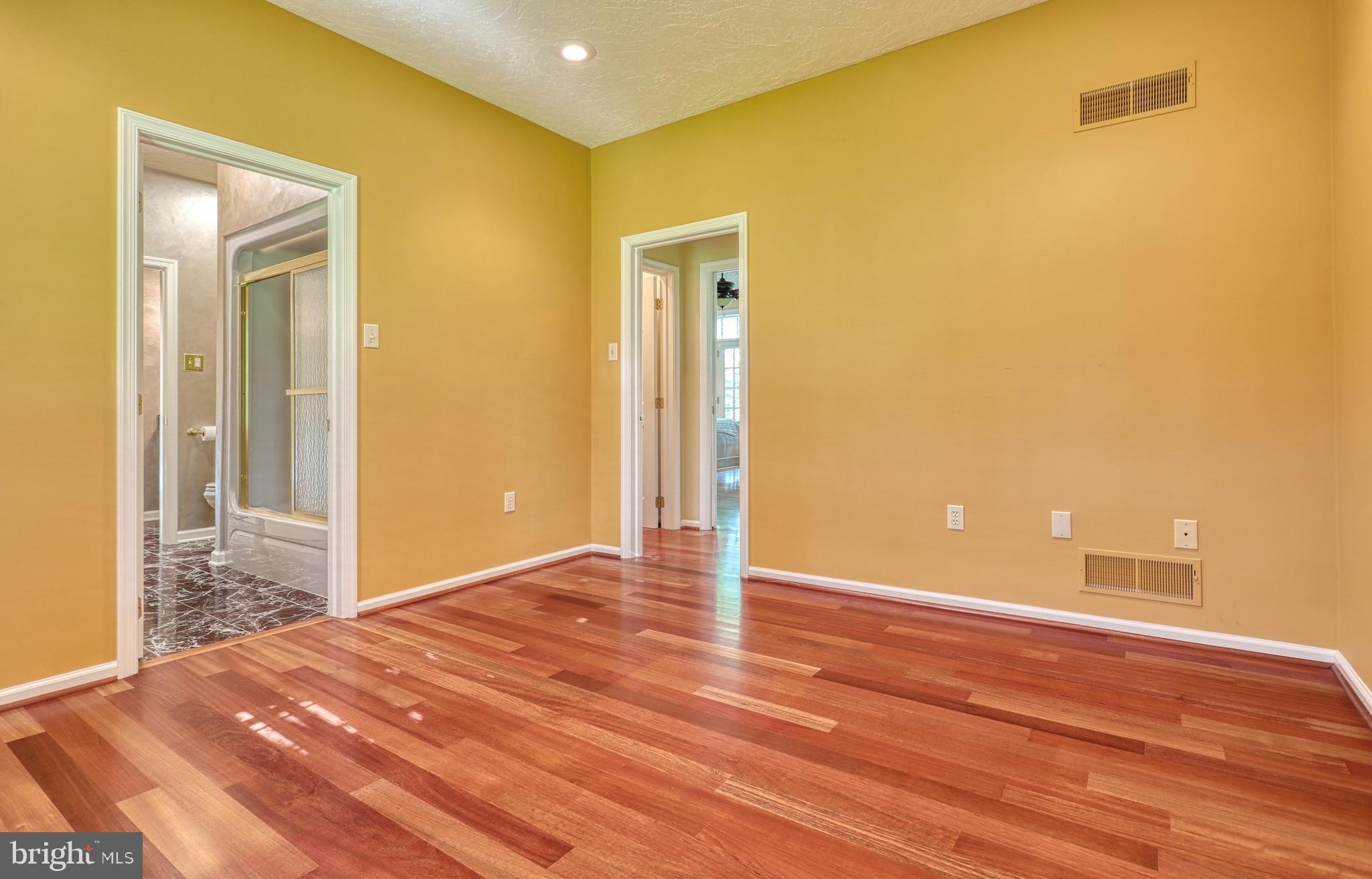 CHARLYN - Residential