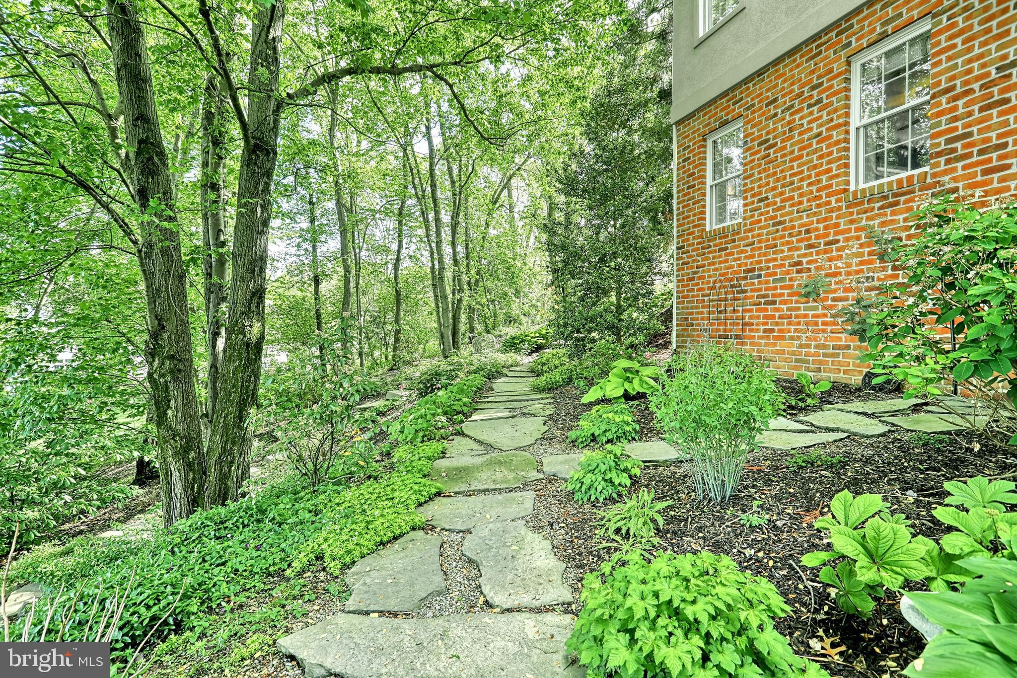 CHARLYN - Residential