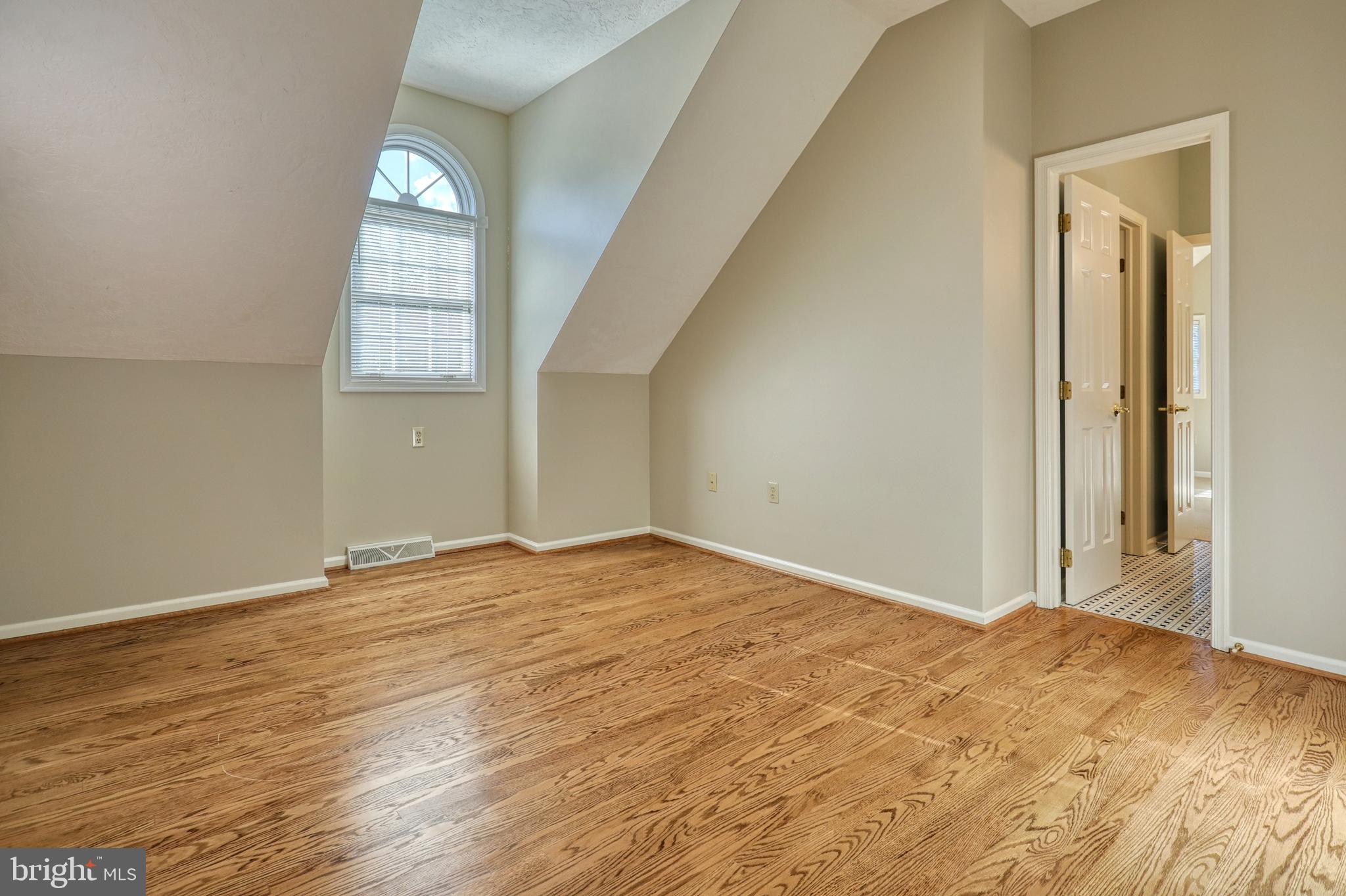 CHARLYN - Residential