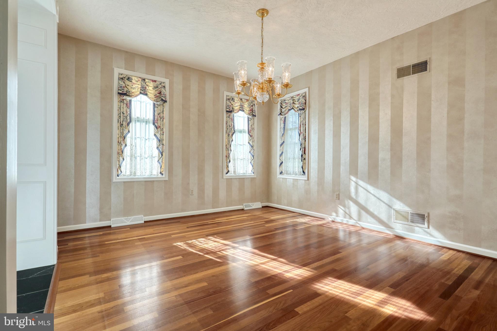 CHARLYN - Residential