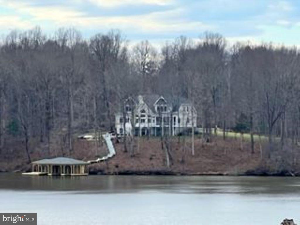 ESTATES AT TERRY'S RUN - Residential