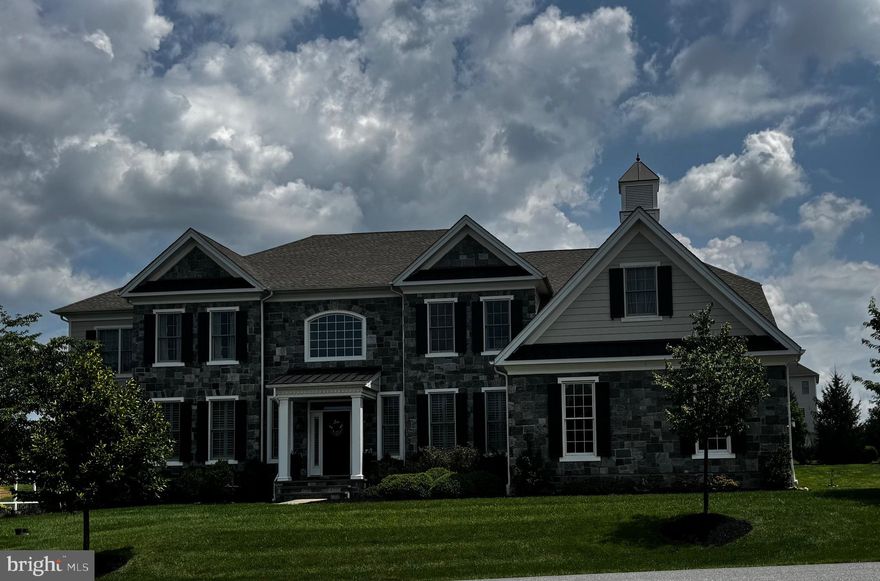 don’t miss this great opportunity to live in this expanded Hardy Model on a premium oversized lot in the  Sought after community of  Liseter.