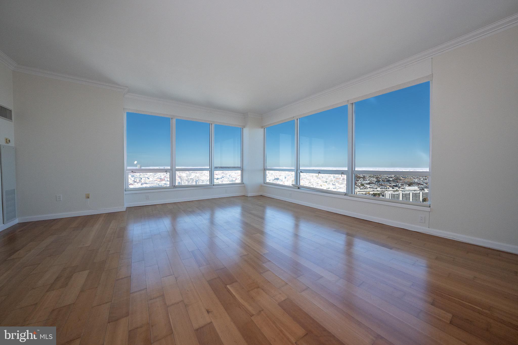 WATERFRONT SQUARE - Residential