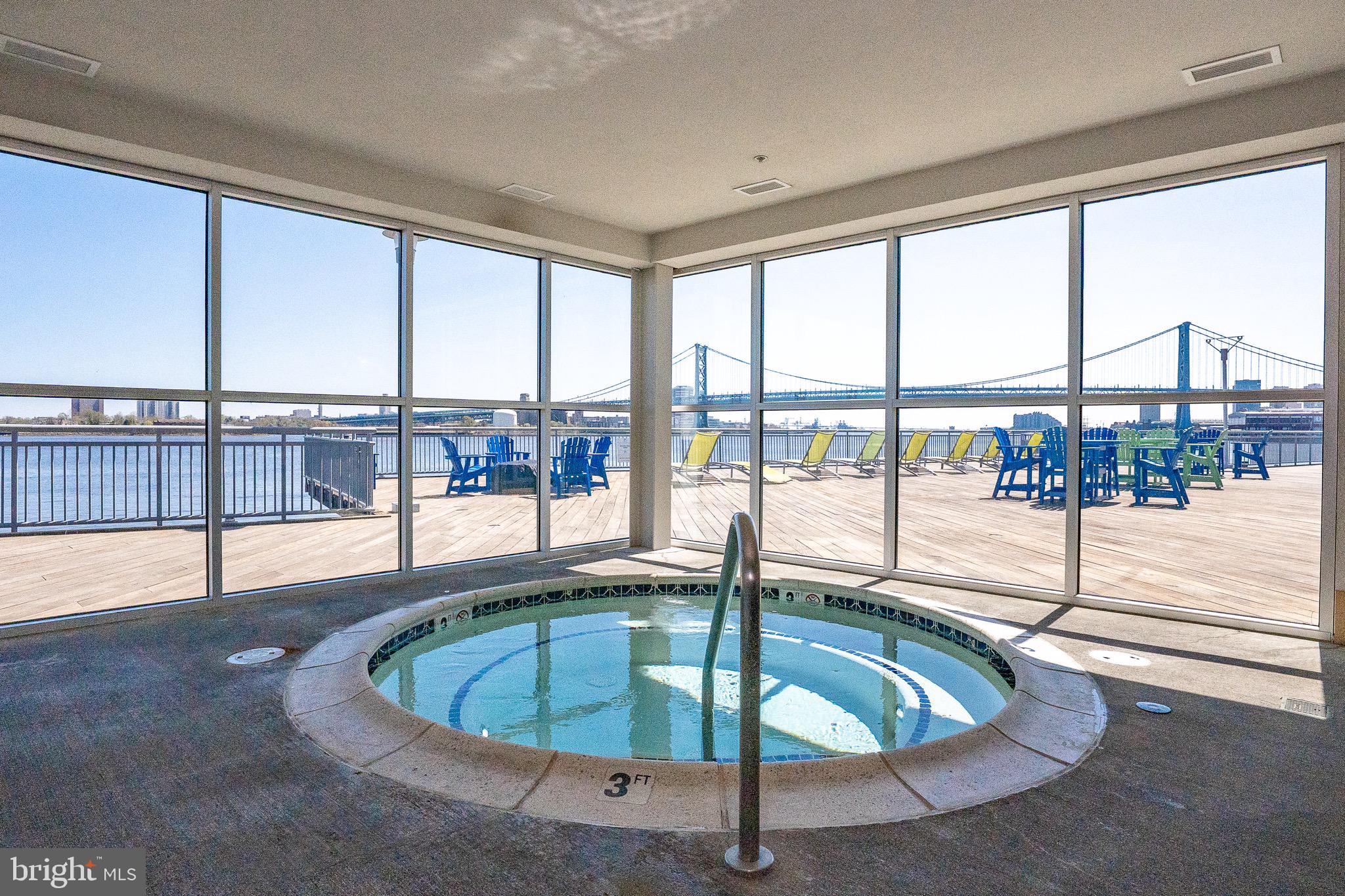 WATERFRONT SQUARE - Residential