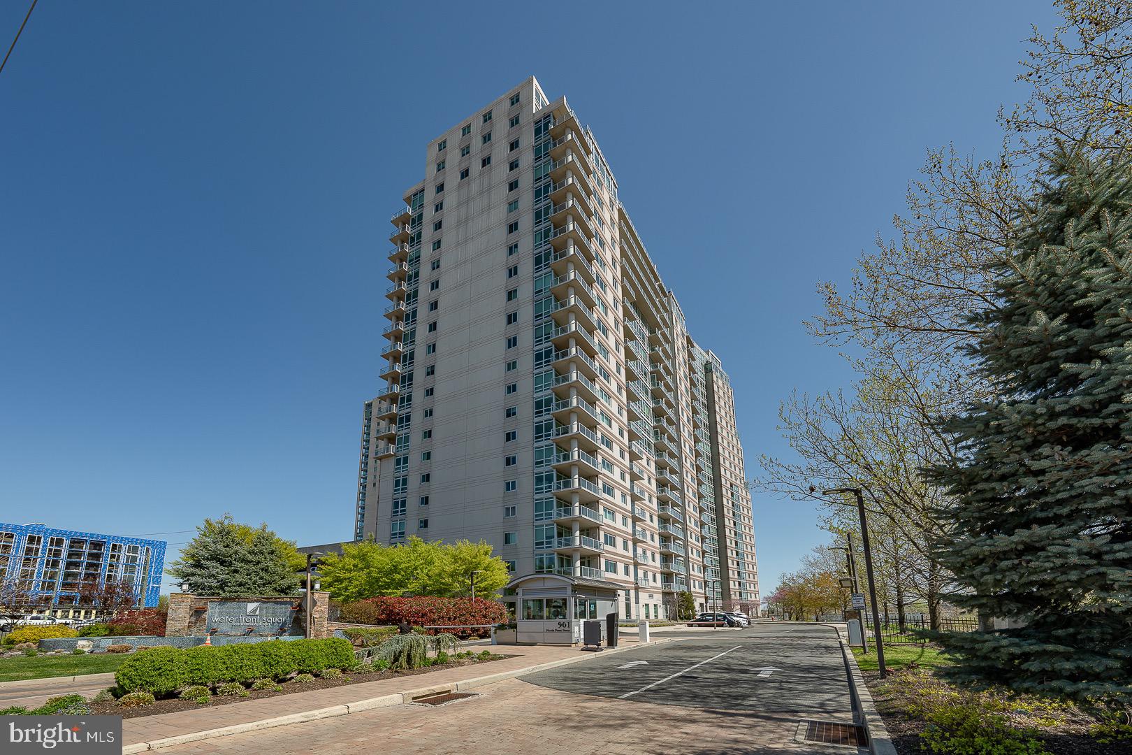 WATERFRONT SQUARE - Residential