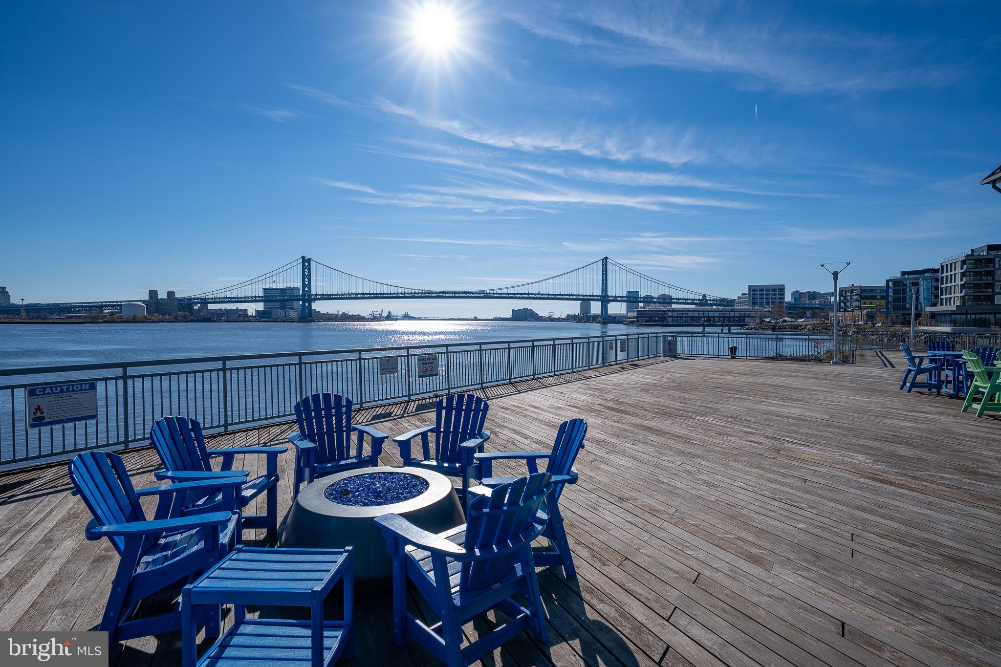 WATERFRONT SQUARE - Residential