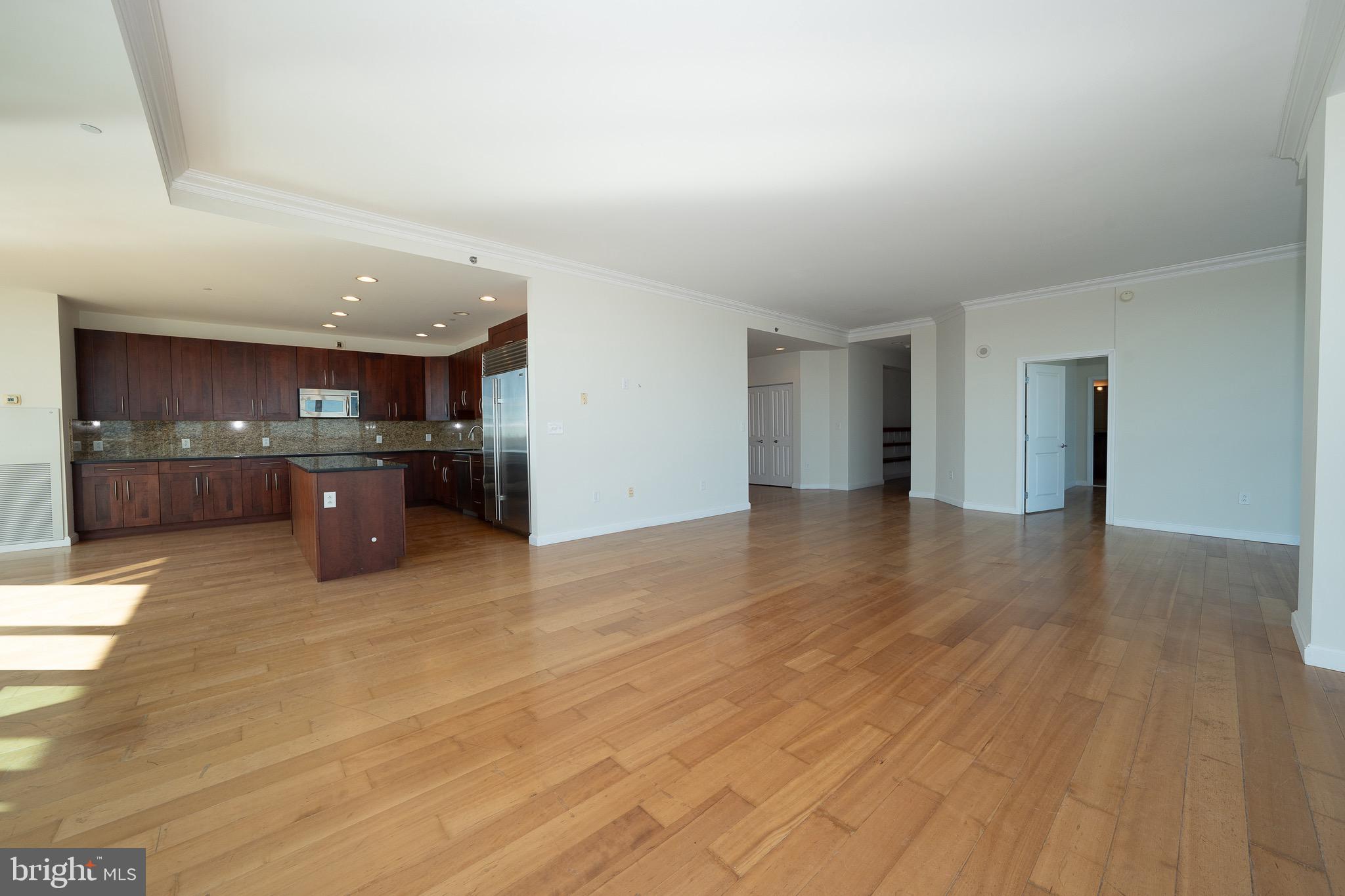 WATERFRONT SQUARE - Residential