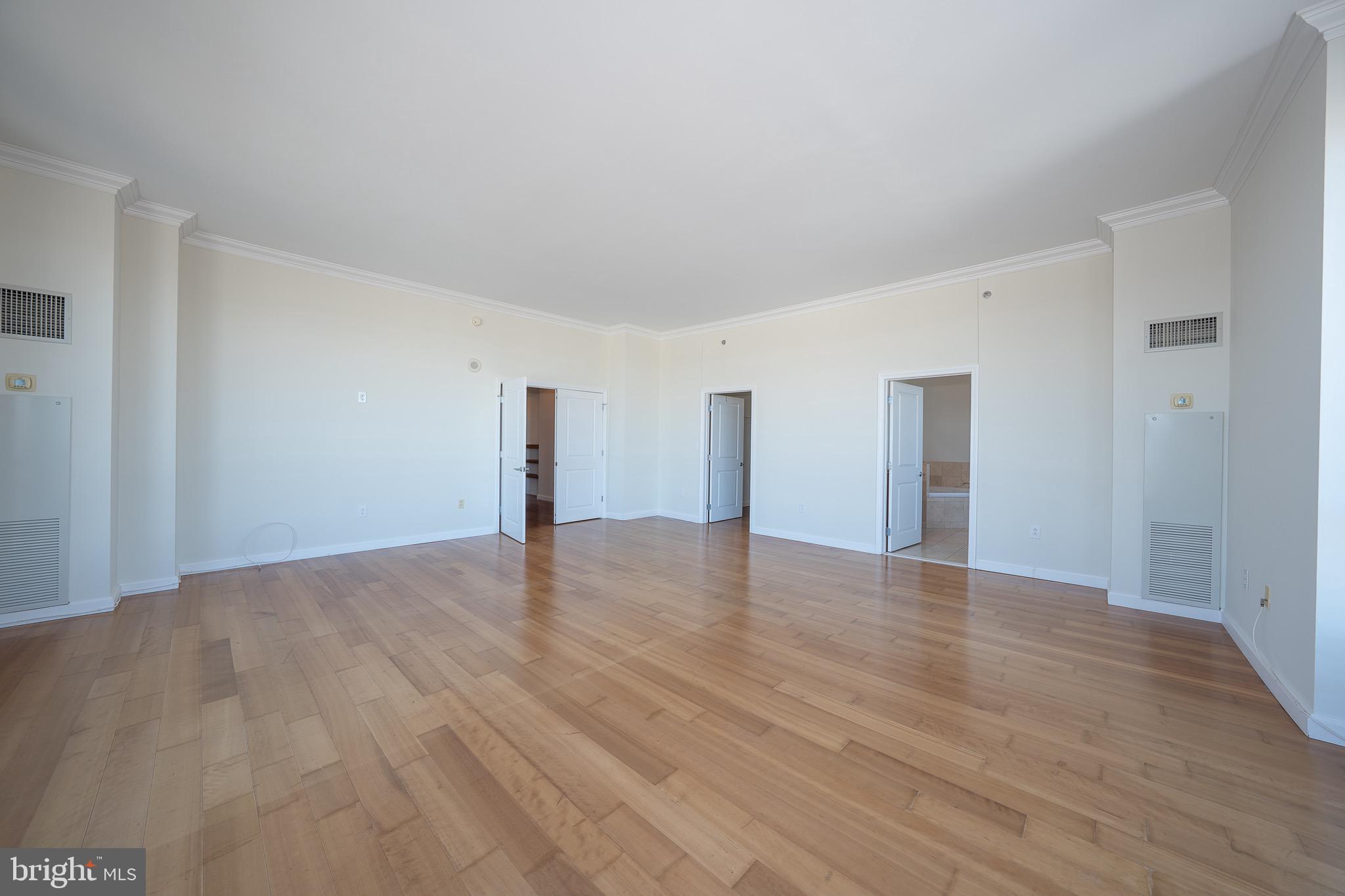 WATERFRONT SQUARE - Residential