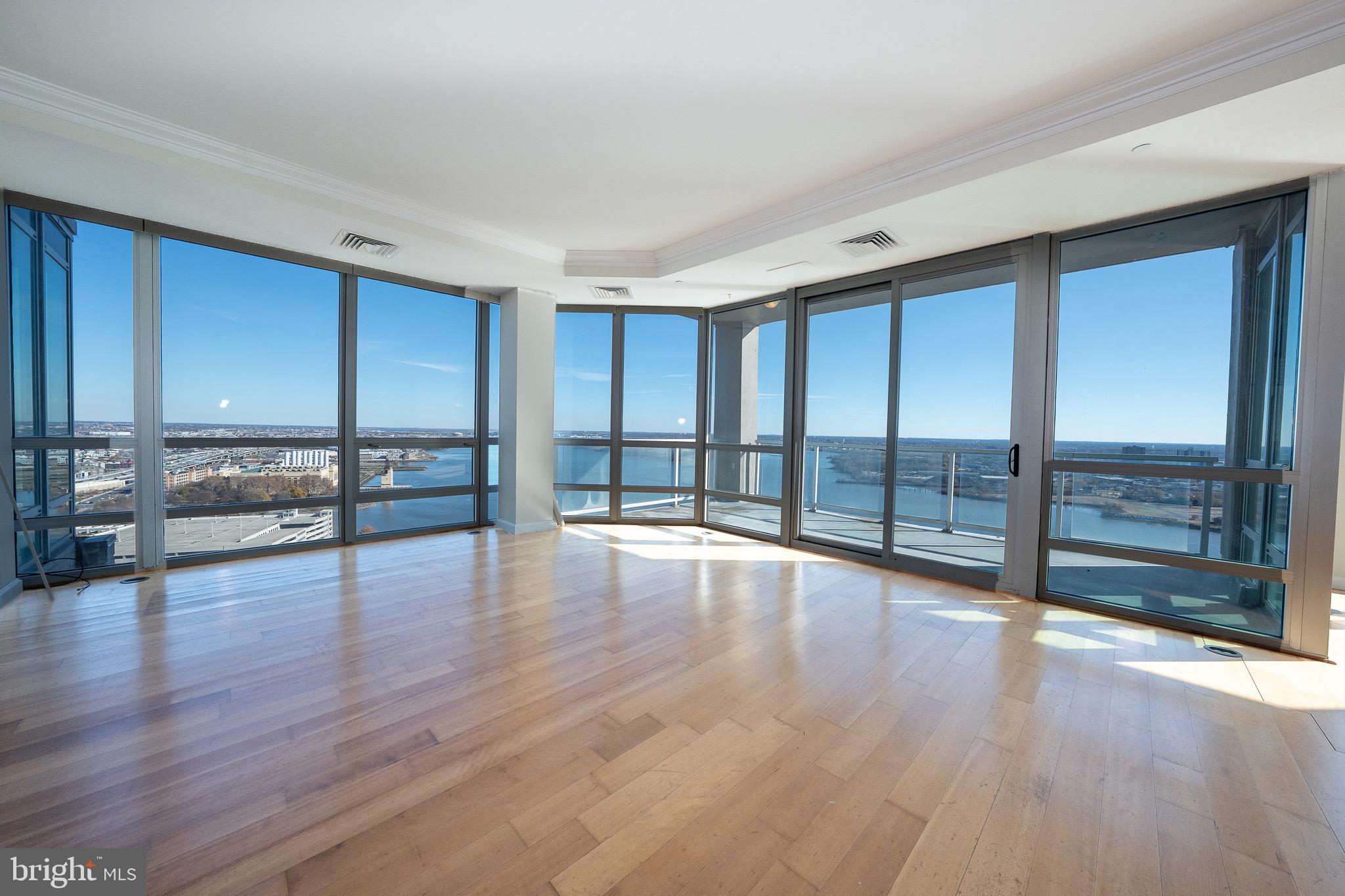 WATERFRONT SQUARE - Residential